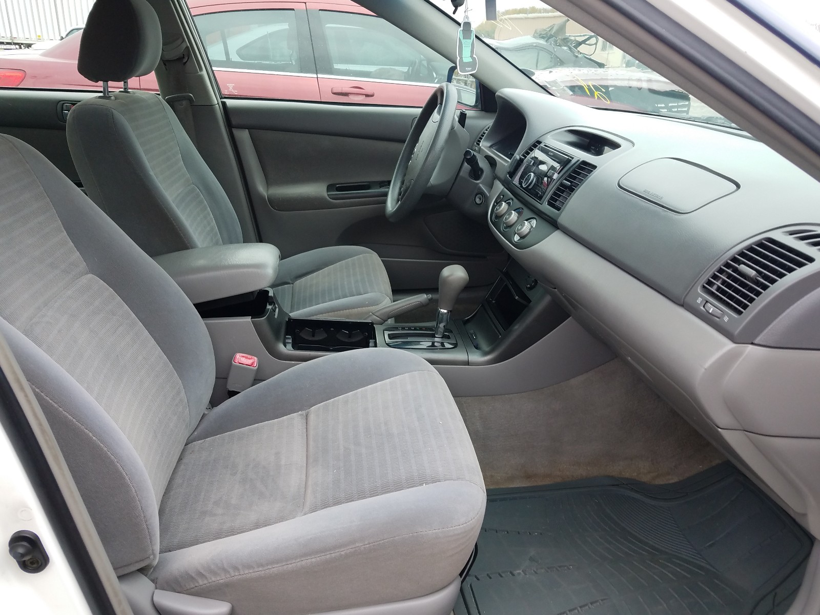 Photo 5 from auction – 2005 TOYOTA CAMRY LE with VIN 4T1BE32KX5U594473