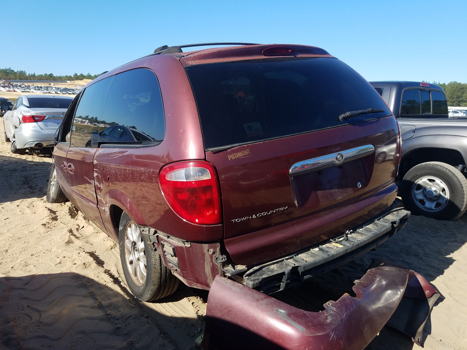 Photo 3 from auction – 2002 CHRYSLER TOWN & COU with VIN 2C4GP44312R756936
