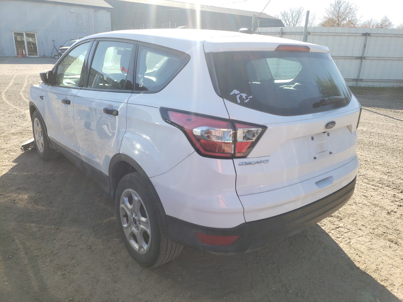 Zdjęcie 3 z aukcji – 2017 FORD ESCAPE S z VIN 1FMCU0F73HUB51792