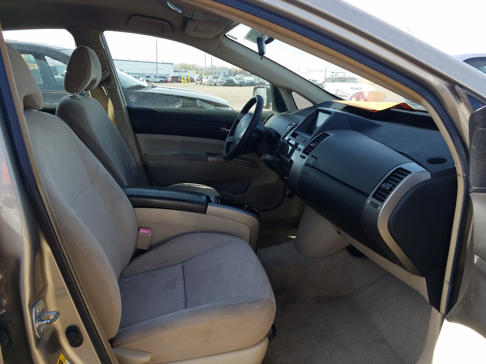 Photo 5 from auction – 2004 TOYOTA PRIUS with VIN JTDKB20UX40060195