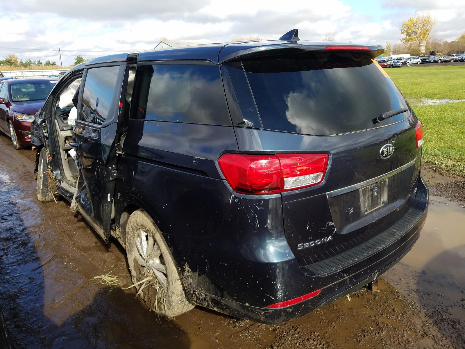 Photo 3 from auction – 2017 KIA SEDONA LX with VIN KNDMB5C19H6219805