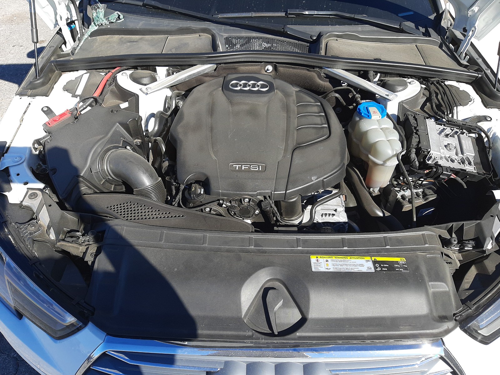 Снимка 7 от търг – 2017 AUDI A4 PREMIUM с VIN WAUGNAF48HN058949