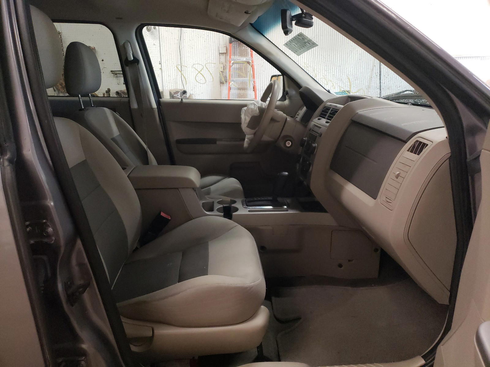 Photo 5 from auction – 2008 FORD ESCAPE XLT with VIN 1FMCU03178KB77873