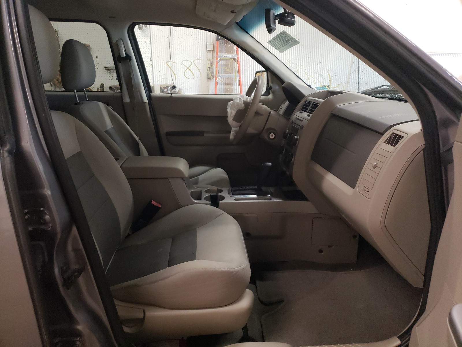 Zdjęcie 5 z aukcji – 2008 FORD ESCAPE XLT z VIN 1FMCU03178KB77873