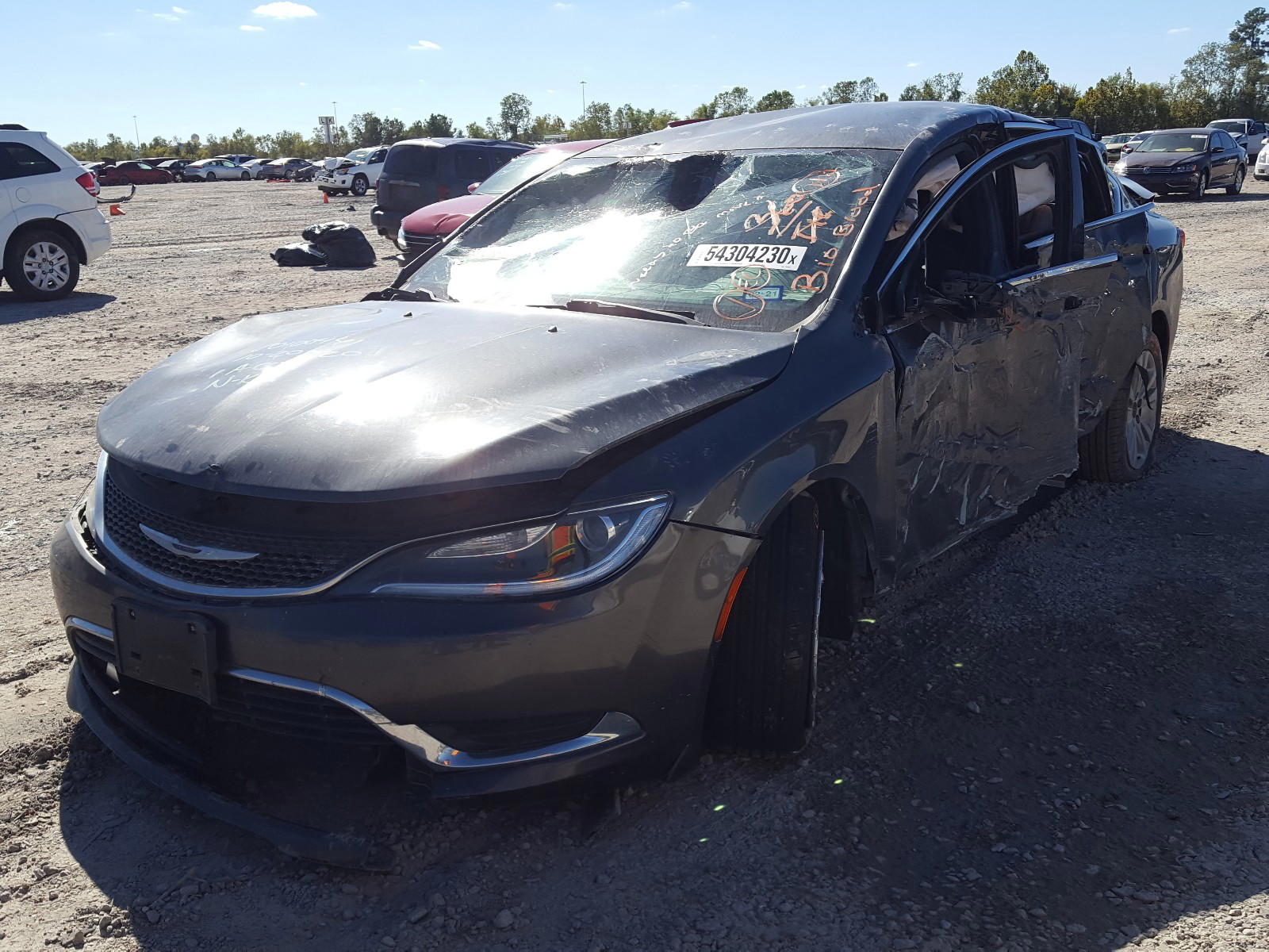 Photo 2 from auction – 2015 CHRYSLER 200 LIMITE with VIN 1C3CCCAB1FN653443