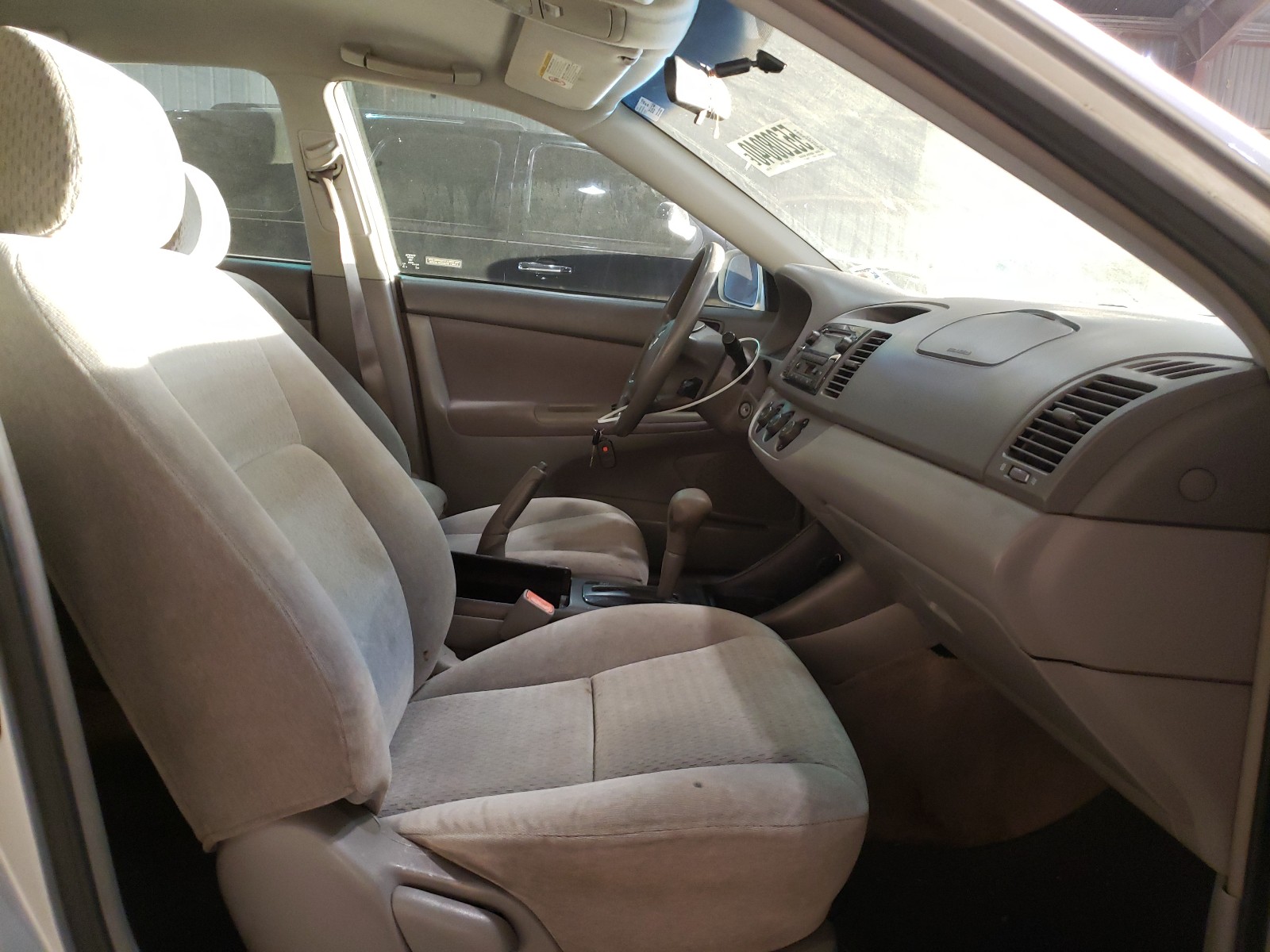 Photo 5 from auction – 2002 TOYOTA CAMRY LE with VIN 4T1BE32K82U062313