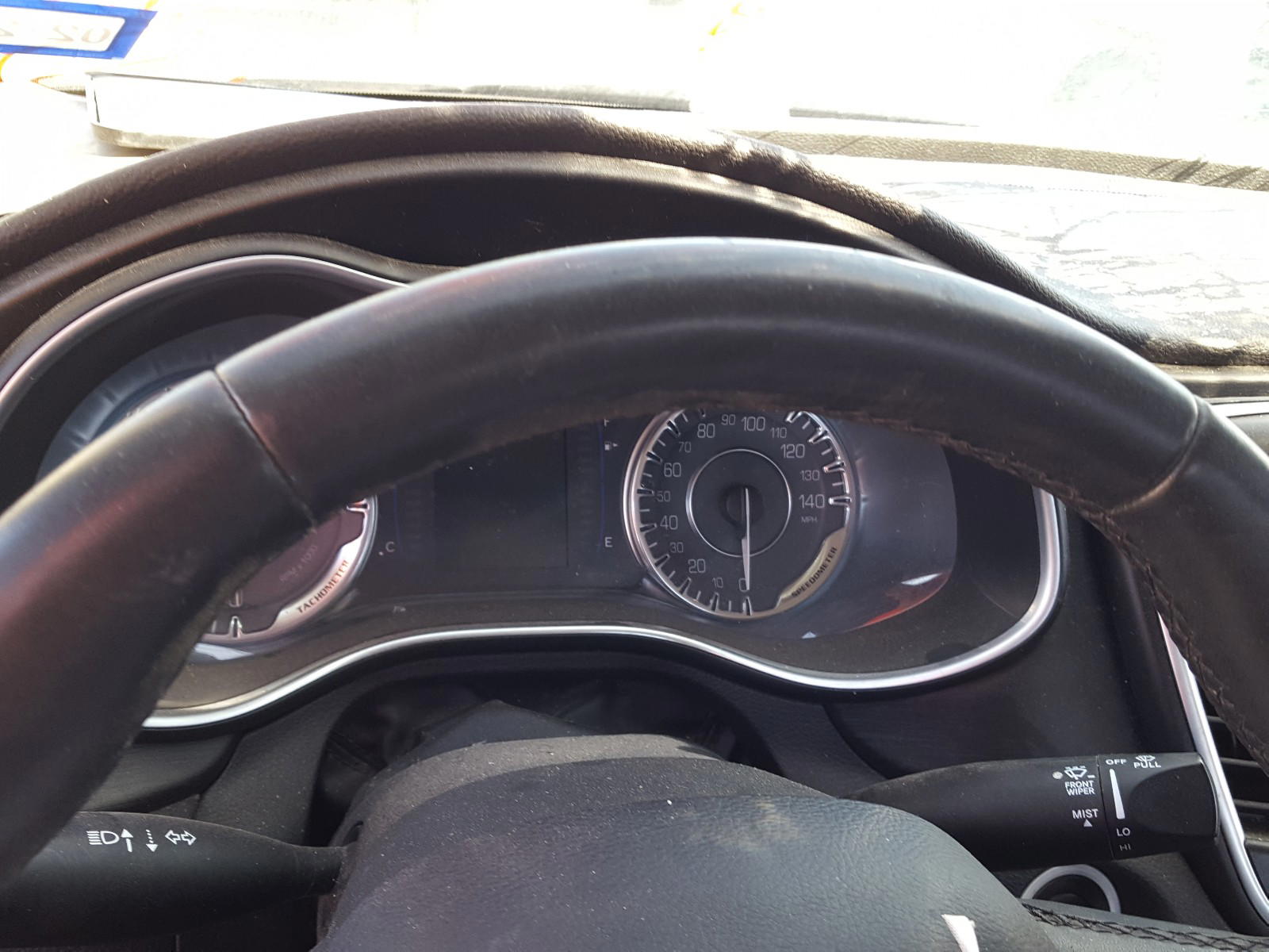 Photo 8 from auction – 2015 CHRYSLER 200 LIMITE with VIN 1C3CCCAB1FN653443