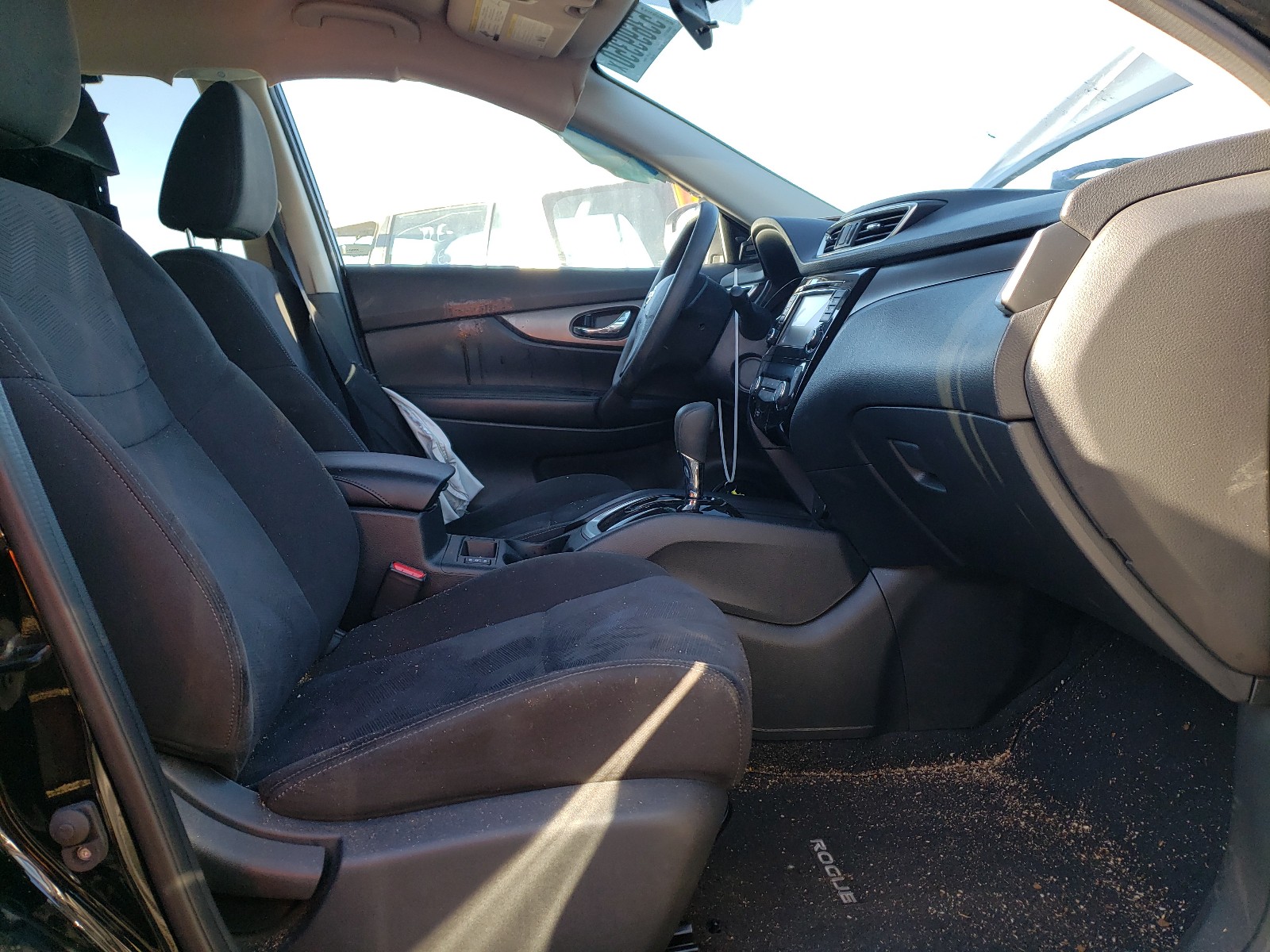 Photo 5 from auction – 2015 NISSAN ROGUE S with VIN KNMAT2MV6FP583266