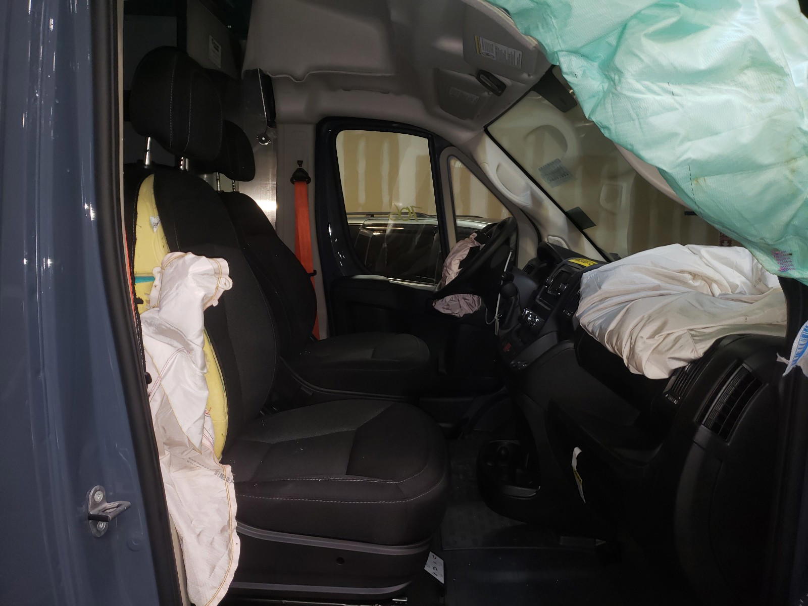 Photo 5 from auction – 2020 RAM PROMASTER with VIN 3C6URVJG1LE133871
