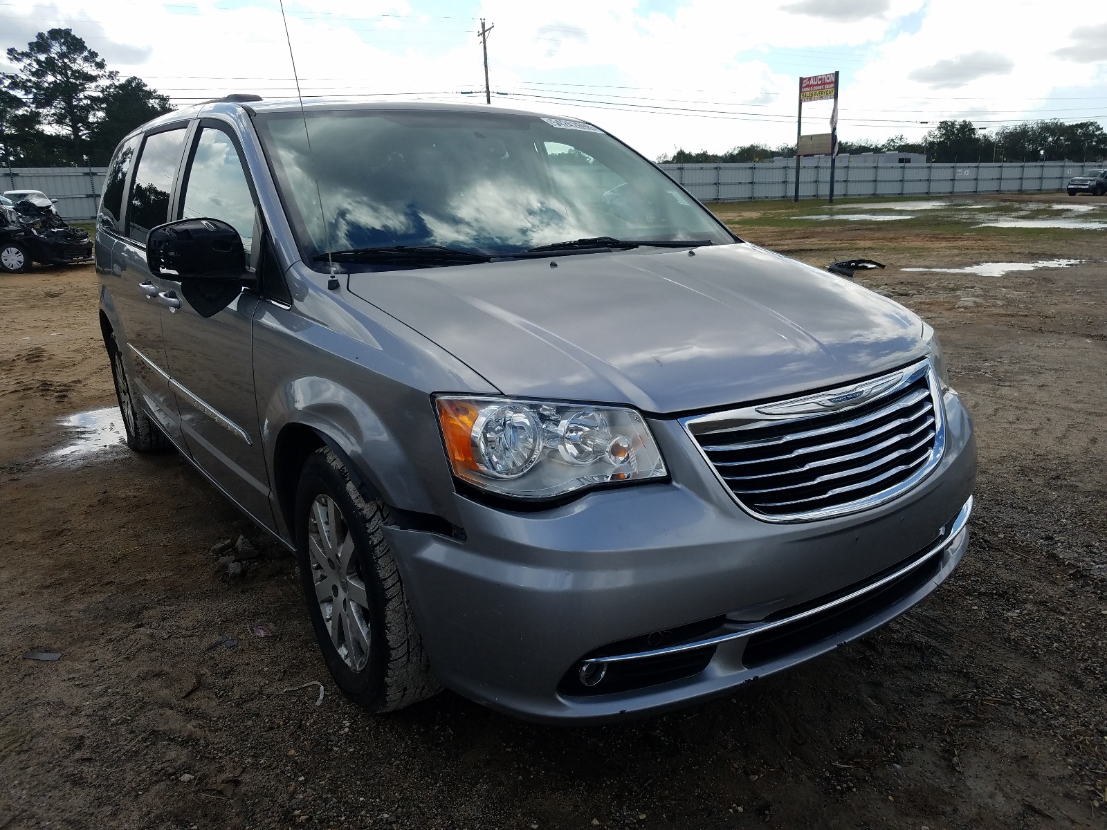 Photo 1 from auction – 2016 CHRYSLER TOWN & COU with VIN 2C4RC1BG5GR288869