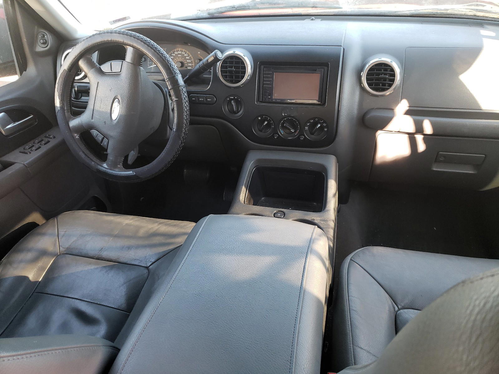 Photo 9 from auction – 2003 FORD EXPEDITION with VIN 1FMFU16L53LA77435