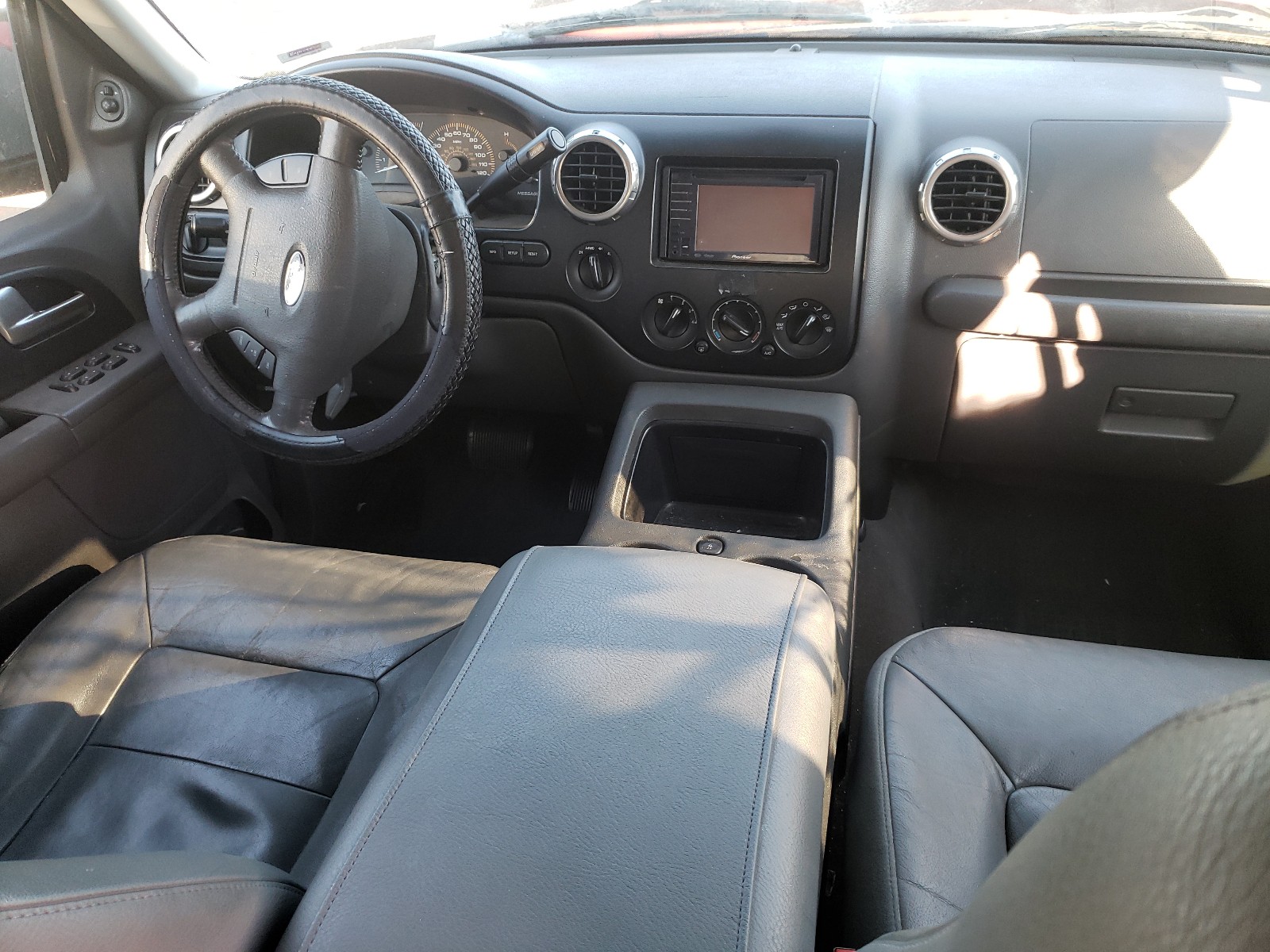 صورة رقم 9 من المزاد - 2003 FORD EXPEDITION مع VIN 1FMFU16L53LA77435