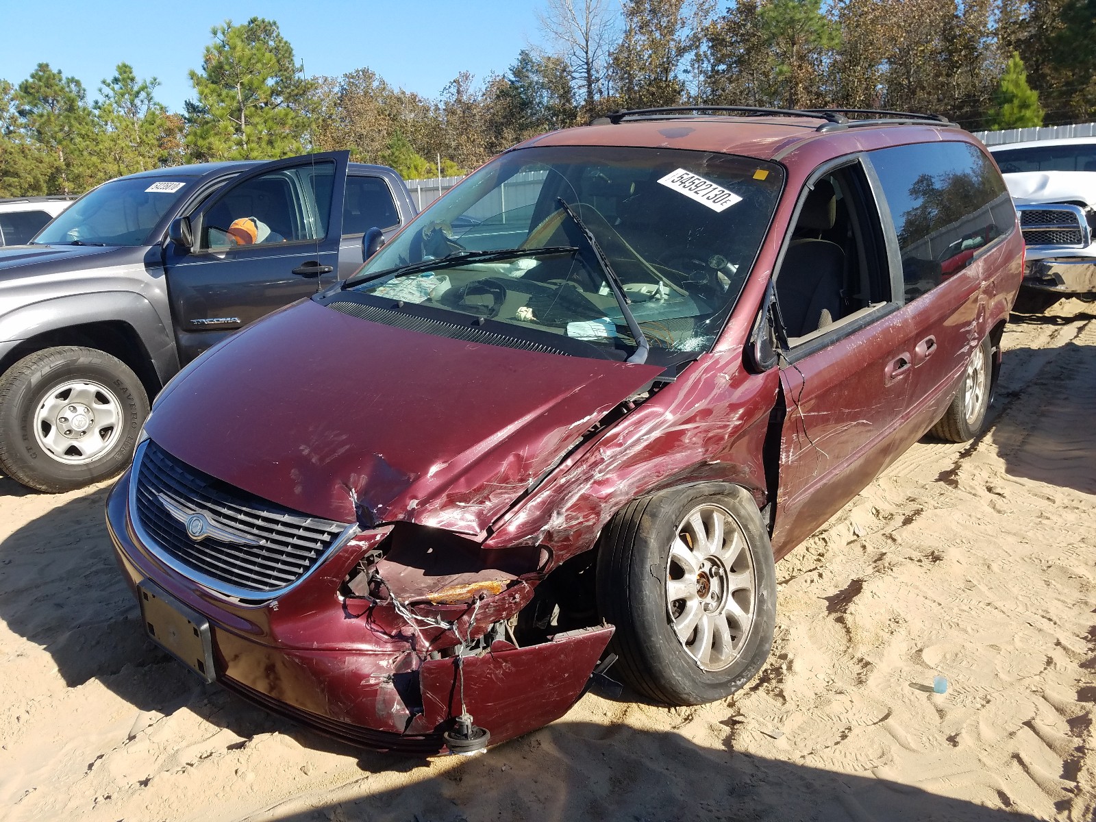 Photo 2 from auction – 2002 CHRYSLER TOWN & COU with VIN 2C4GP44312R756936