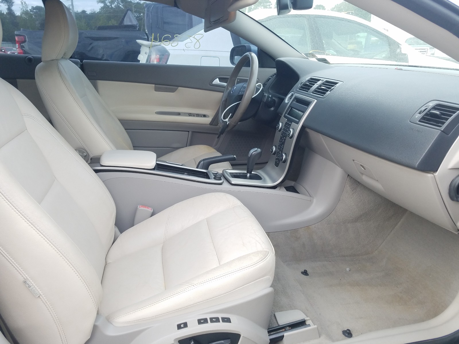 Photo 5 from auction – 2009 VOLVO C70 T5 with VIN YV1MC67249J077300
