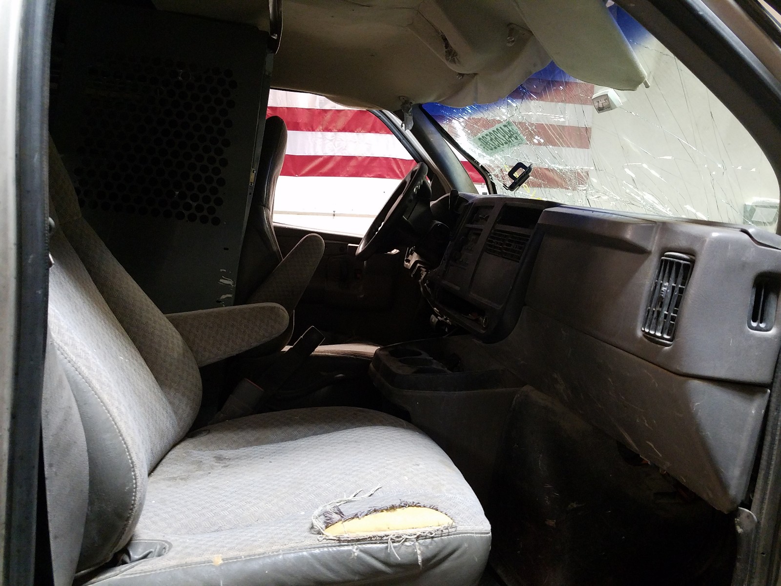 Photo 5 from auction – 2003 CHEVROLET EXPRESS G3 with VIN 1GCHG35UX31196054