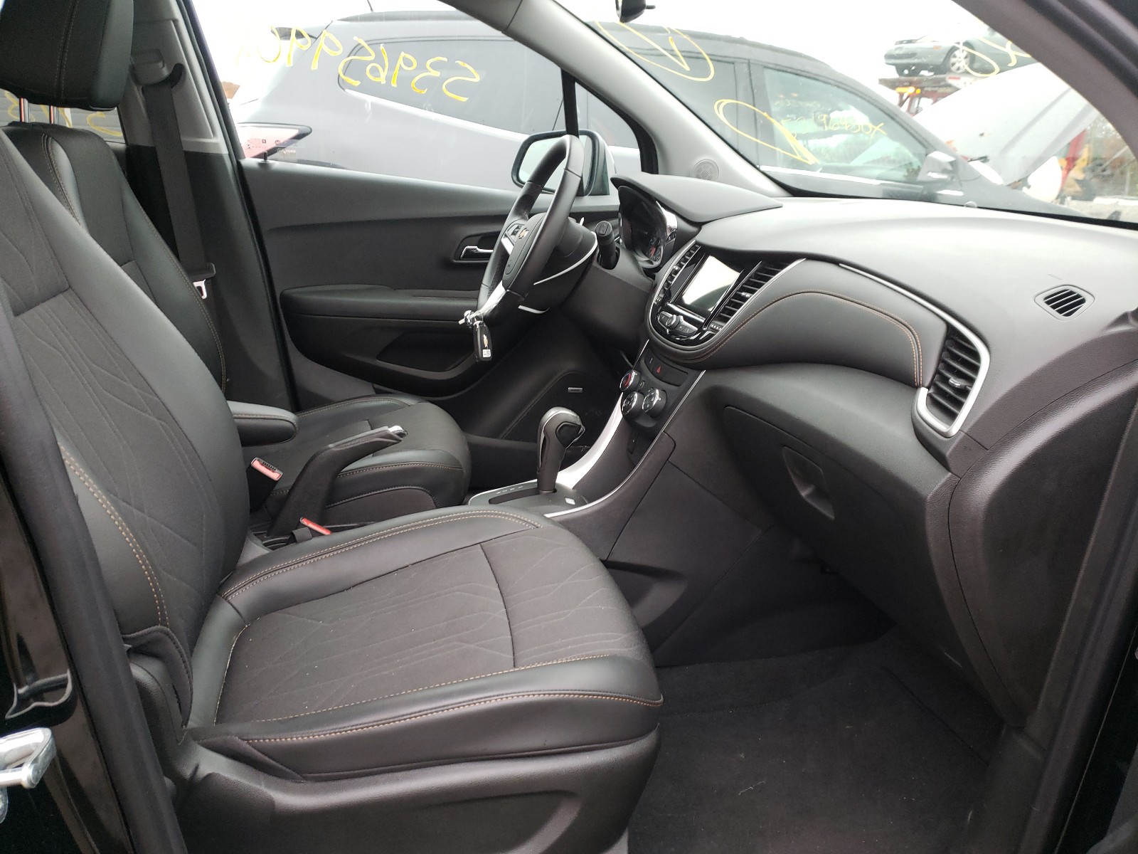 Photo 5 from auction – 2019 CHEVROLET TRAX 1LT with VIN 3GNCJPSB6KL310748