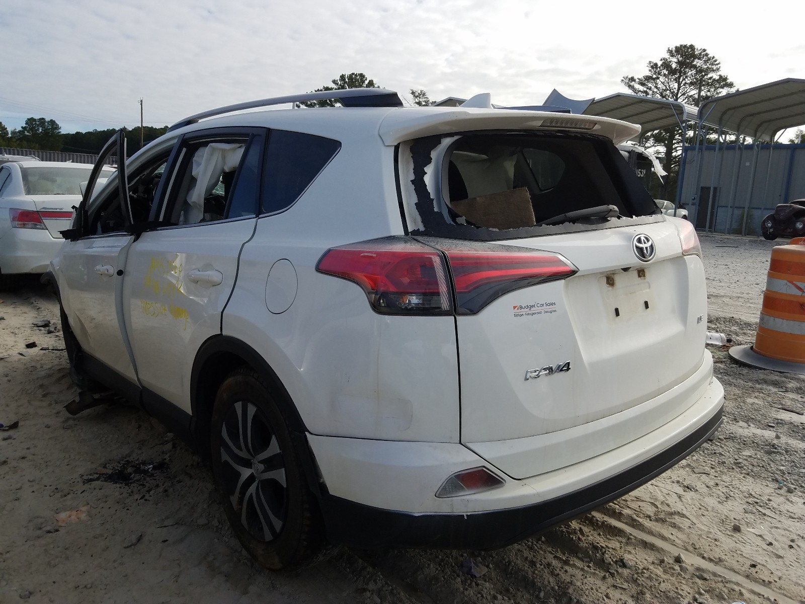 Photo 3 from auction – 2018 TOYOTA RAV4 LE with VIN JTMZFREV2JJ165574