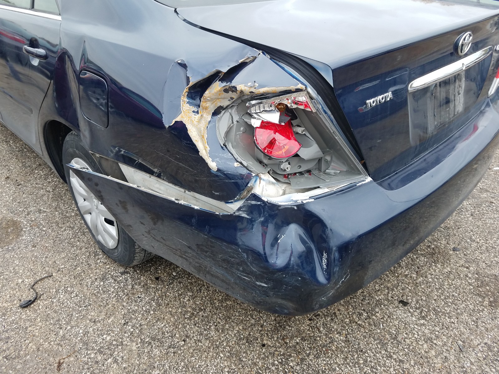 Photo 9 from auction – 2005 TOYOTA CAMRY LE with VIN 4T1BE32KX5U594473
