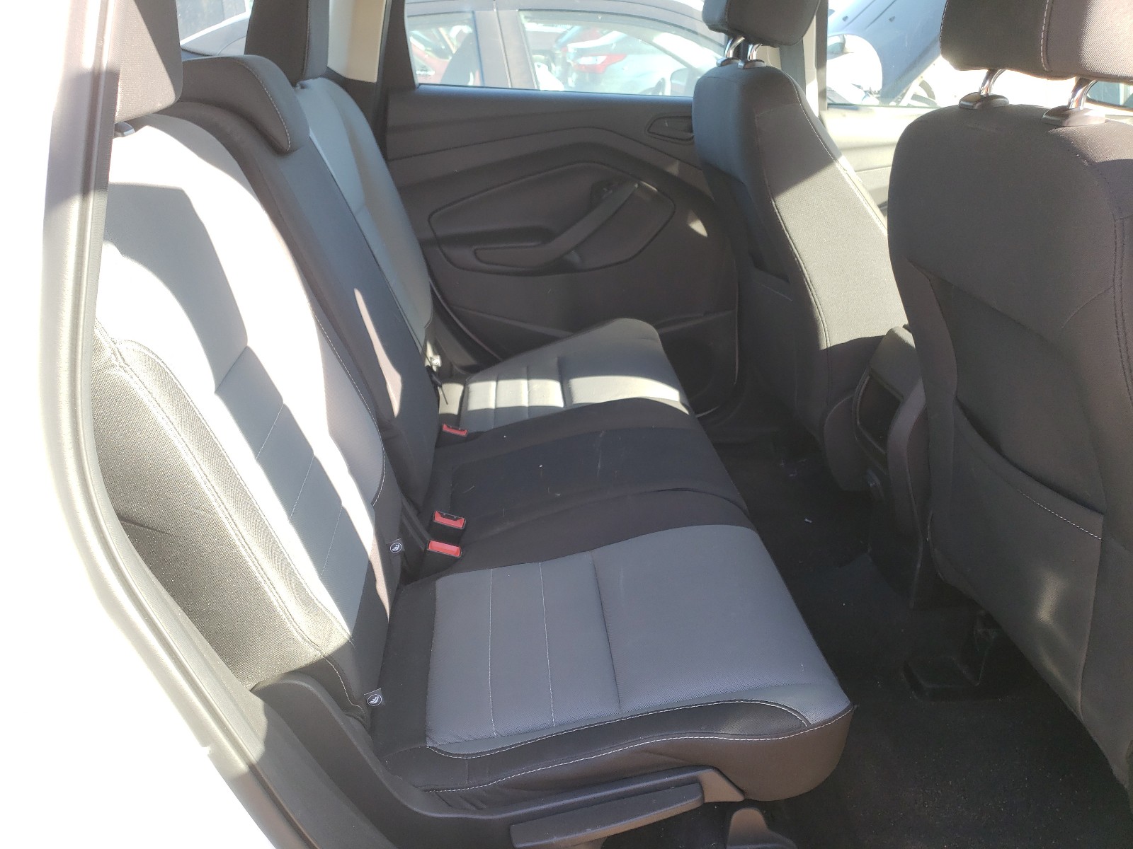 Zdjęcie 6 z aukcji – 2017 FORD ESCAPE S z VIN 1FMCU0F73HUB51792