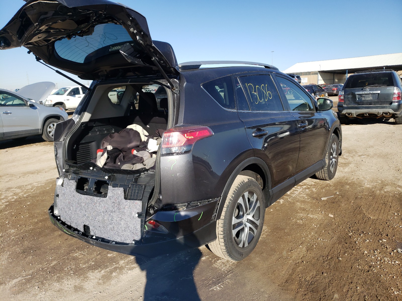 Photo 4 from auction – 2016 TOYOTA RAV4 LE with VIN JTMBFREV8GJ067627