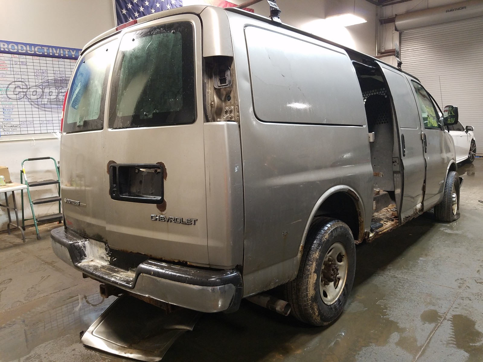 Photo 4 from auction – 2003 CHEVROLET EXPRESS G3 with VIN 1GCHG35UX31196054