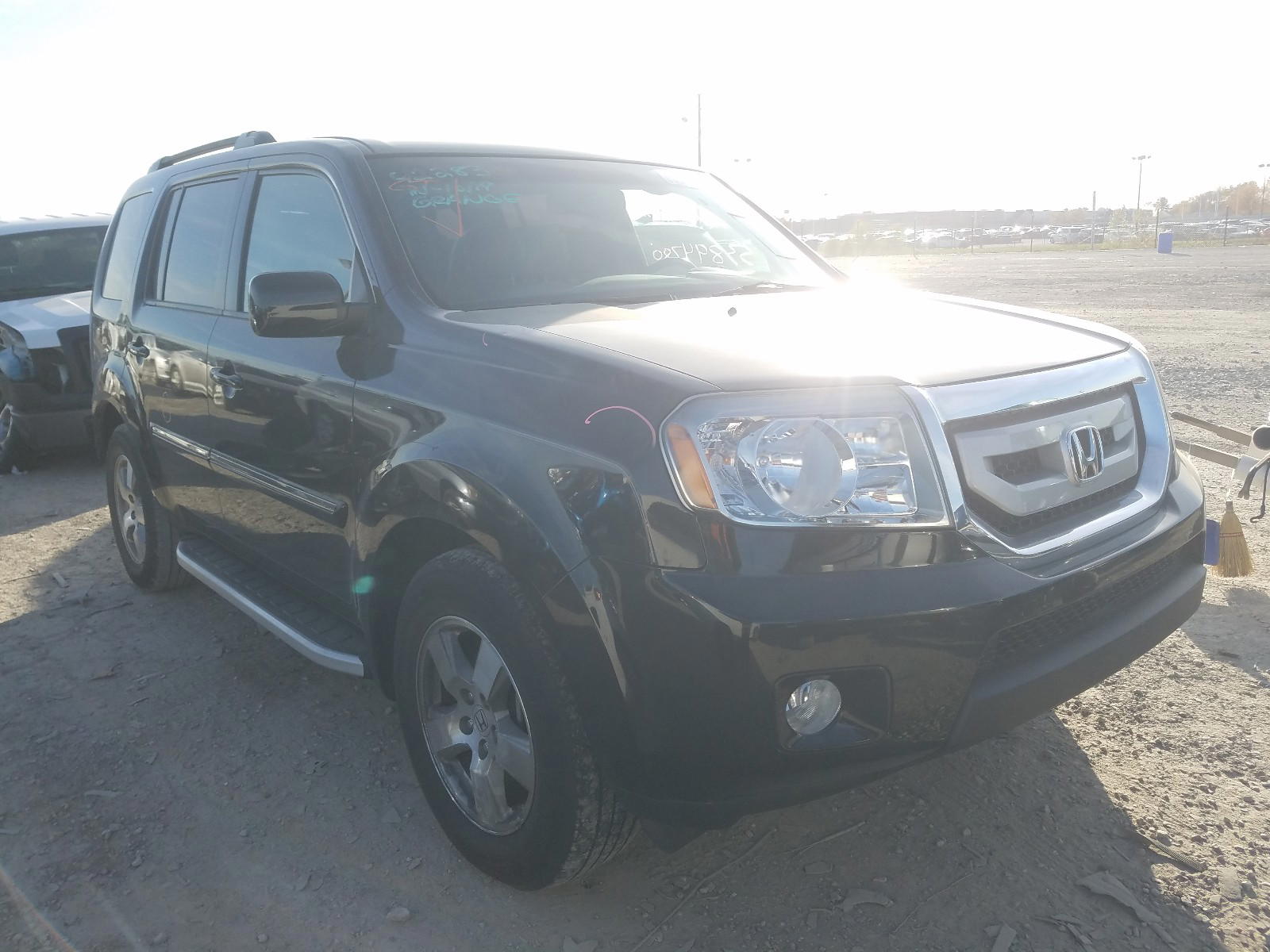 HONDA PILOT EXL 2011 with VIN 5FNYF4H5XBB052264 - Photo from auction