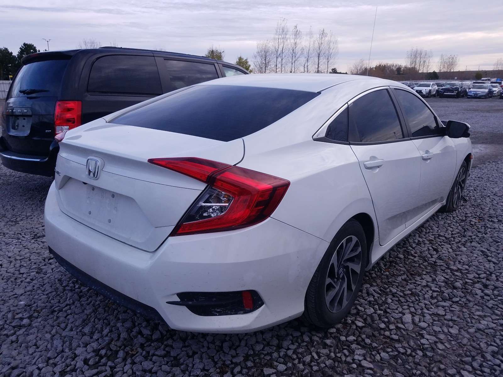 Zdjęcie 4 z aukcji – 2016 HONDA CIVIC EX z VIN 2HGFC2F73GH002642