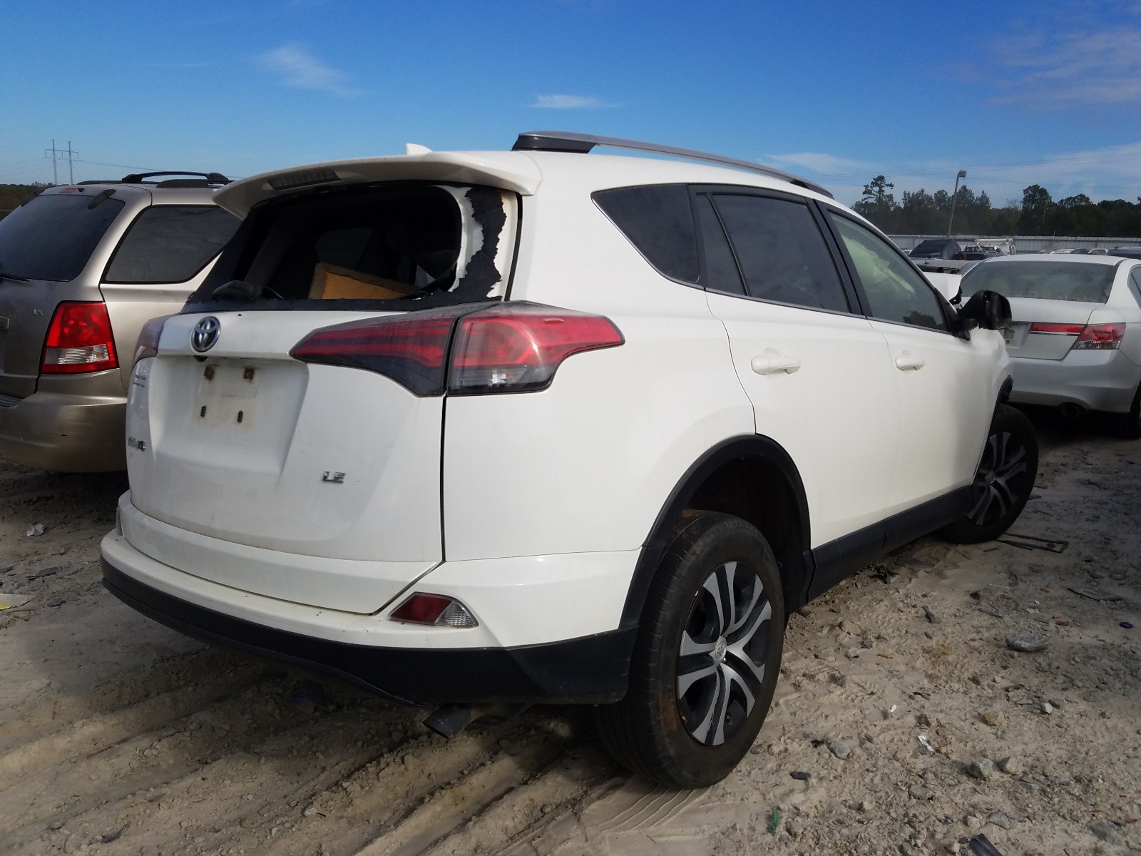 Photo 4 from auction – 2018 TOYOTA RAV4 LE with VIN JTMZFREV2JJ165574