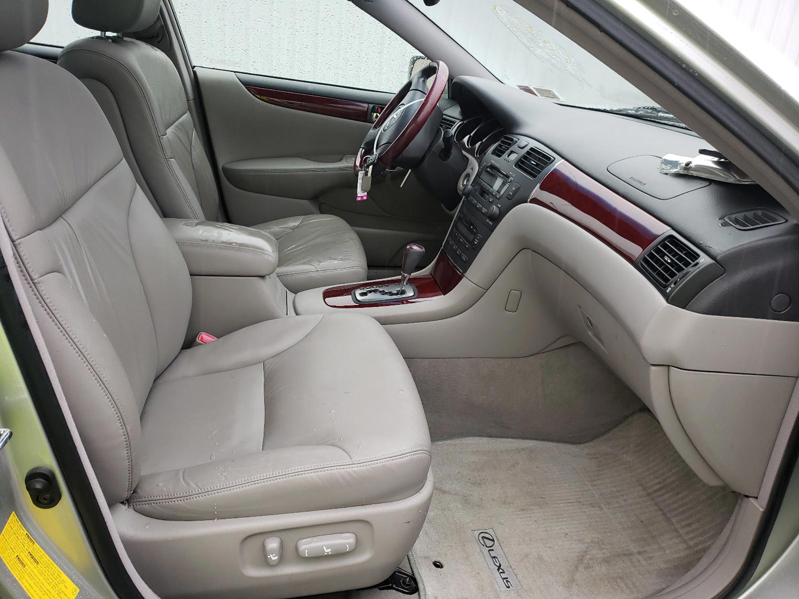 Photo 5 from auction – 2004 LEXUS ES 330 with VIN JTHBA30G240002714