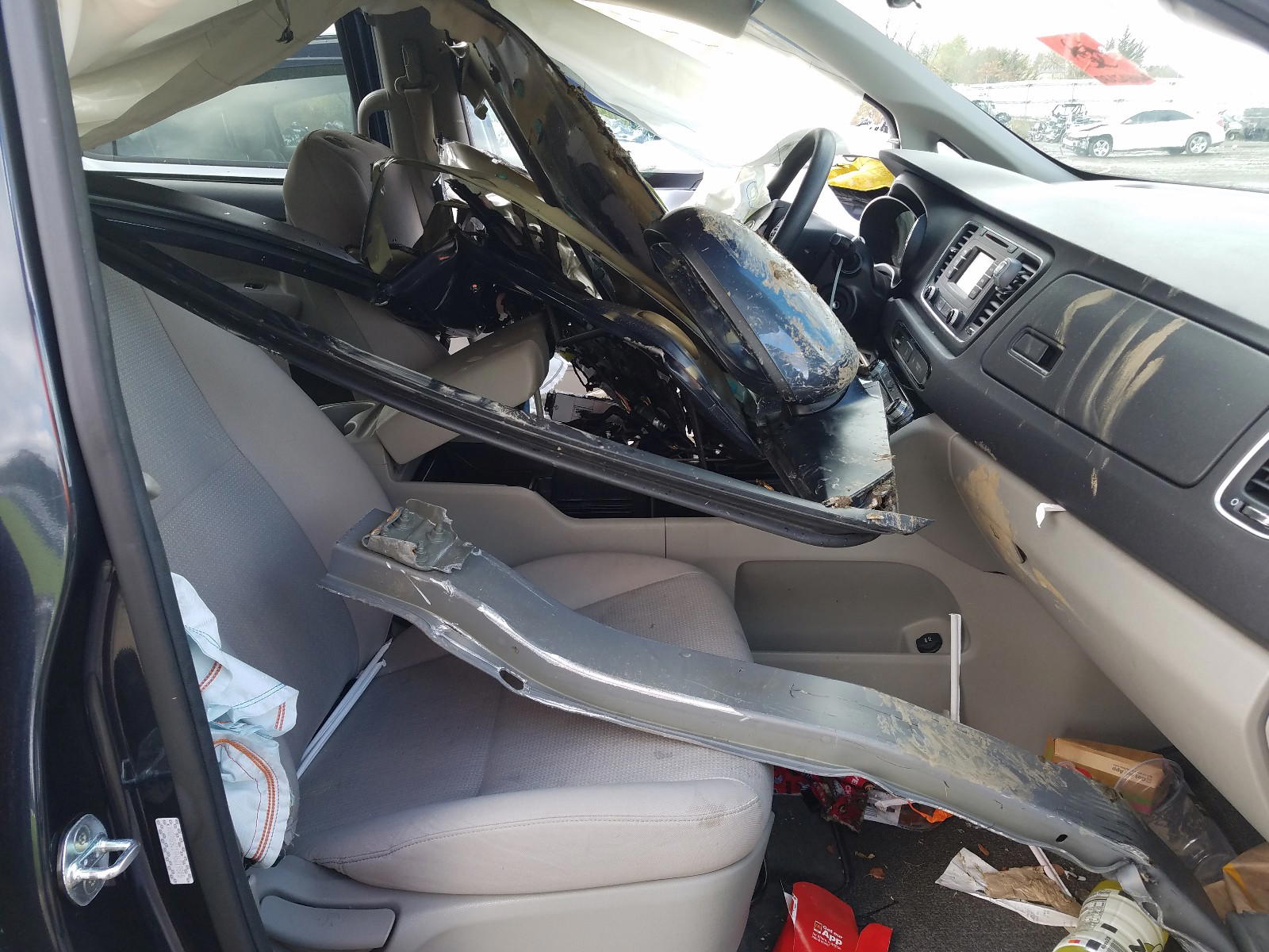 Photo 5 from auction – 2017 KIA SEDONA LX with VIN KNDMB5C19H6219805