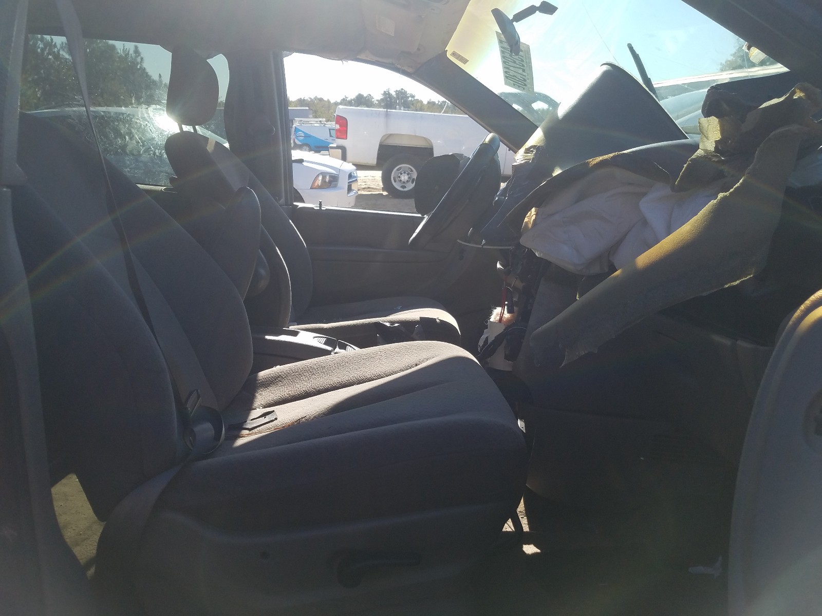 Photo 5 from auction – 2002 CHRYSLER TOWN & COU with VIN 2C4GP44312R756936