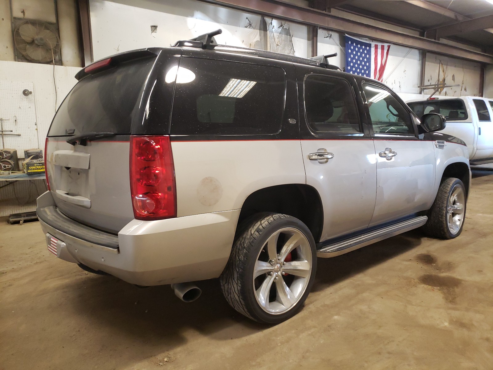 Photo 4 from auction – 2007 GMC YUKON with VIN 1GKFK13097R206045