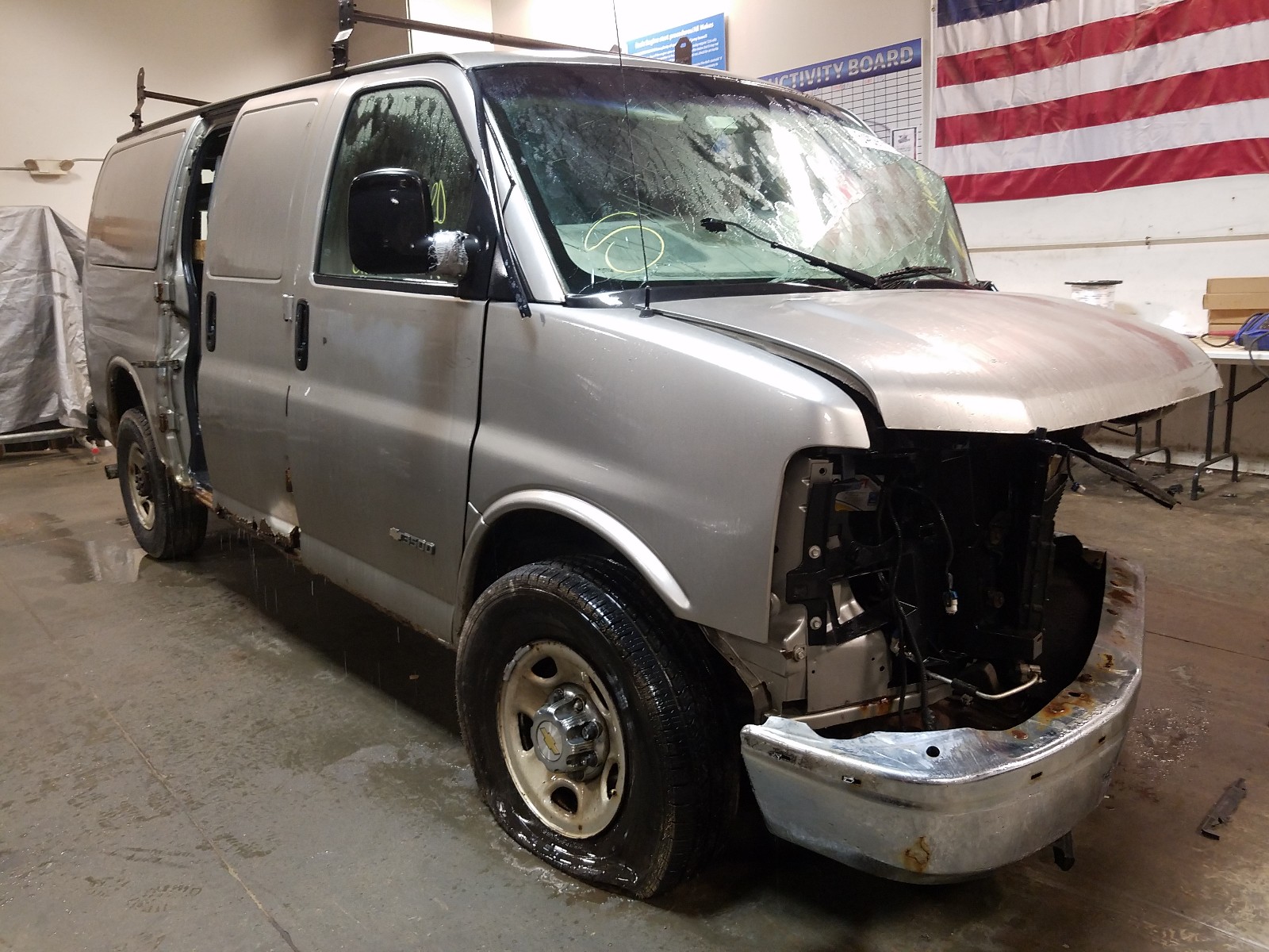 CHEVROLET EXPRESS G3 2003 with VIN 1GCHG35UX31196054 - Photo from auction