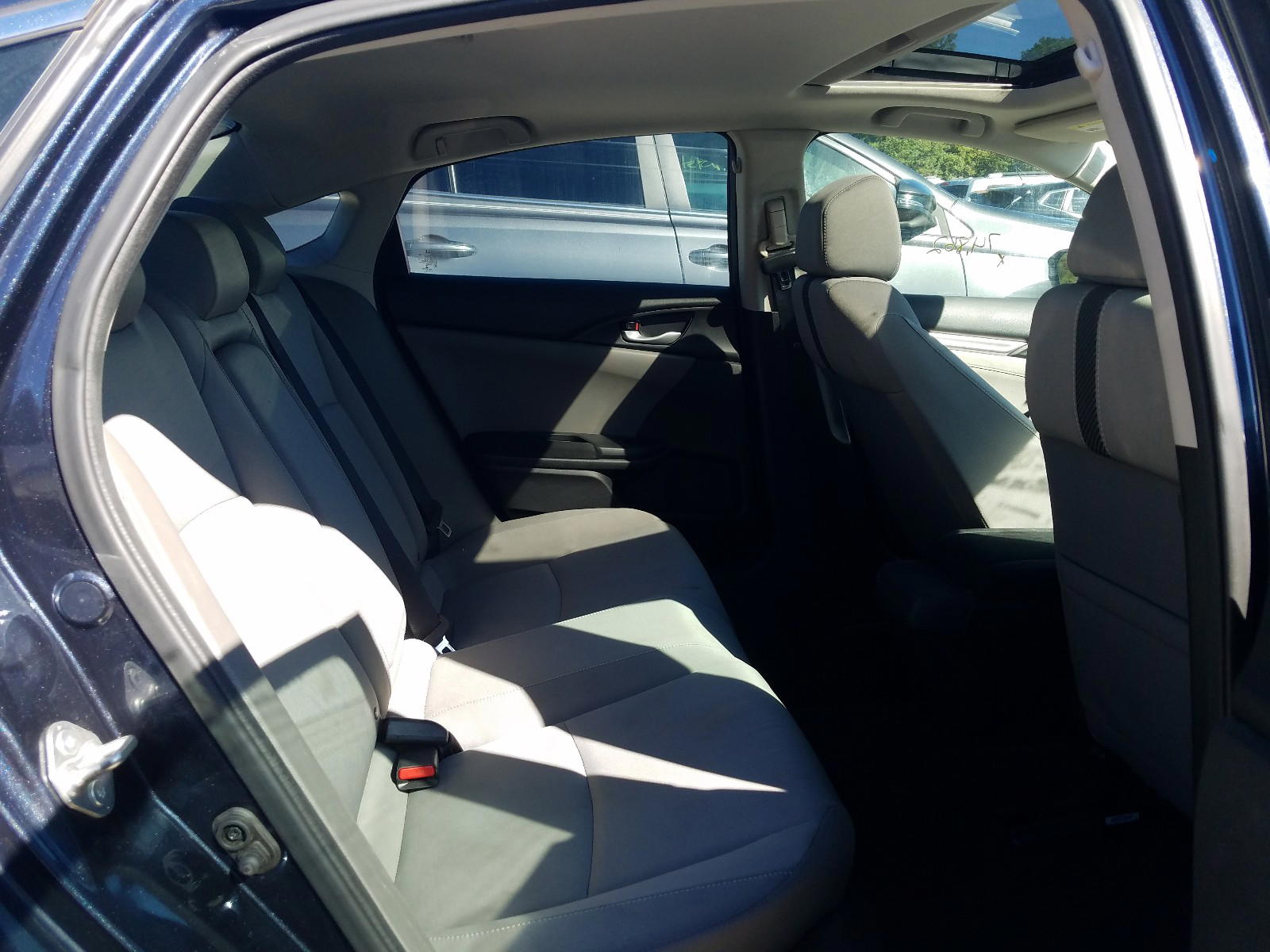 Photo 6 from auction – 2017 HONDA CIVIC EX with VIN 19XFC2F72HE051164