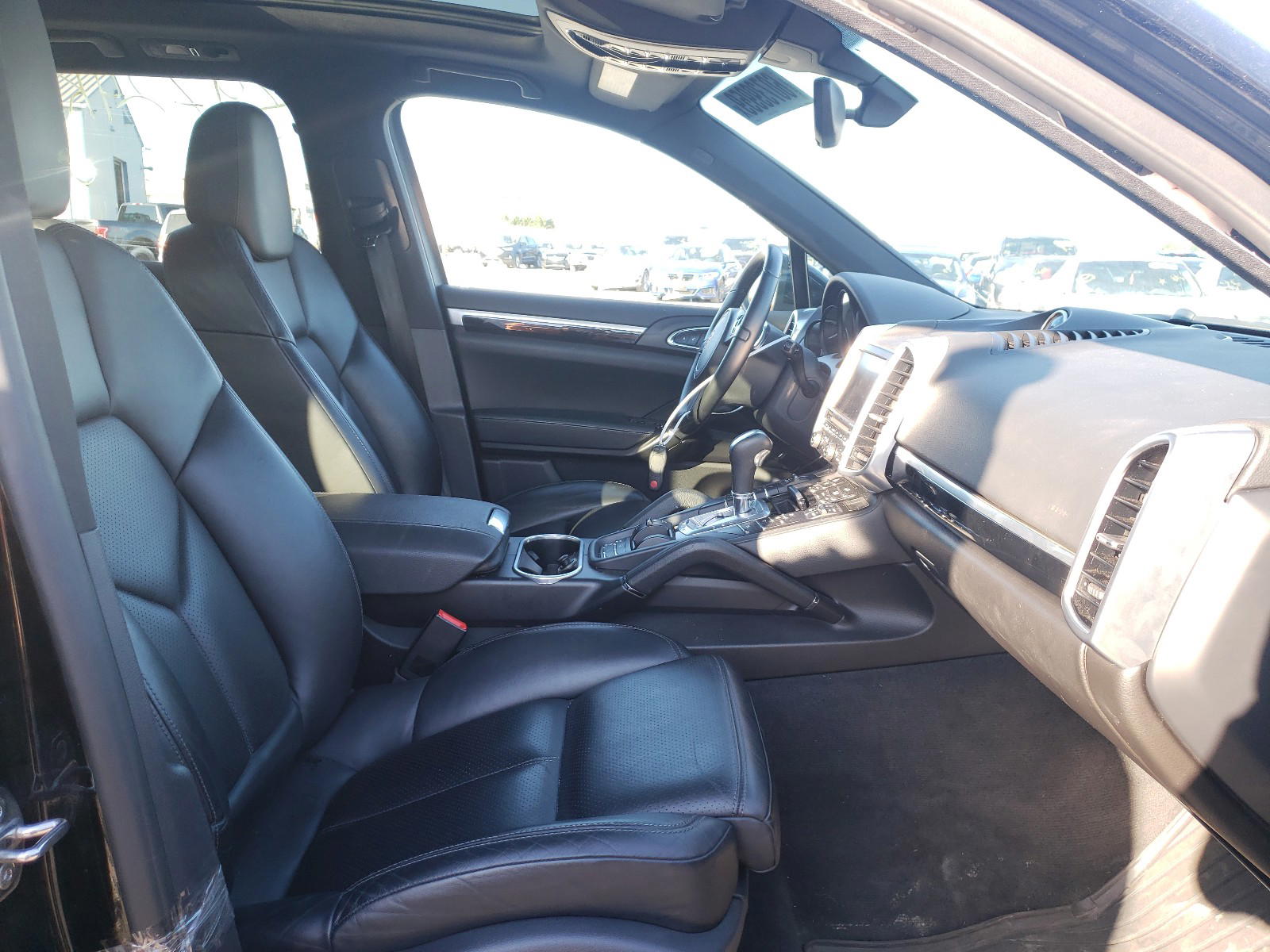Photo 5 from auction – 2014 PORSCHE CAYENNE with VIN WP1AA2A24ELA97477