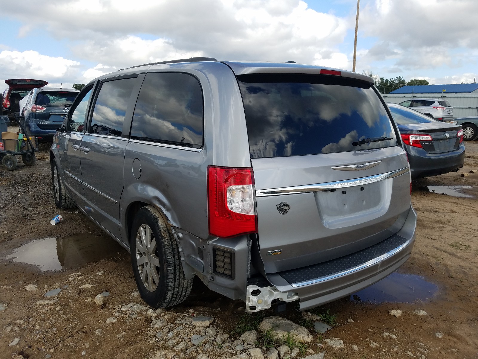 Photo 3 from auction – 2016 CHRYSLER TOWN & COU with VIN 2C4RC1BG5GR288869