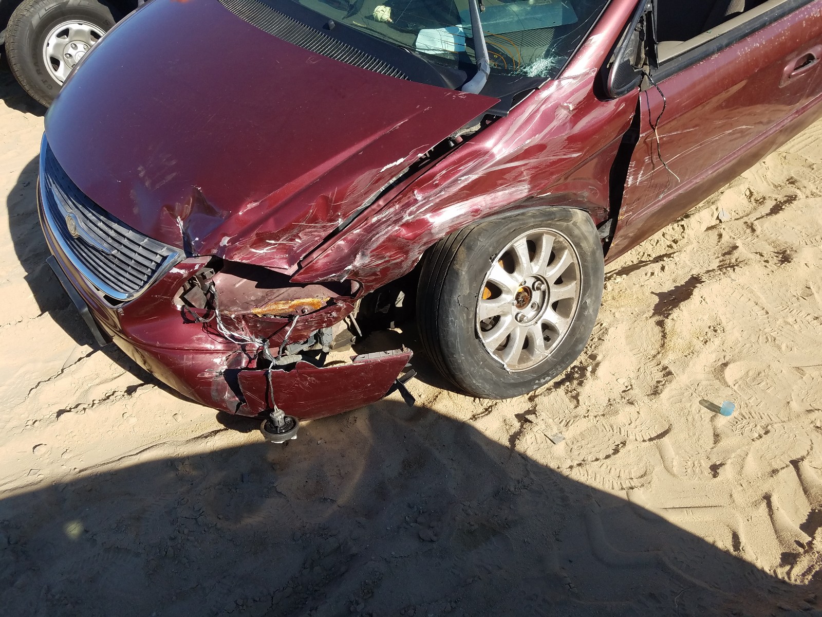 Photo 9 from auction – 2002 CHRYSLER TOWN & COU with VIN 2C4GP44312R756936
