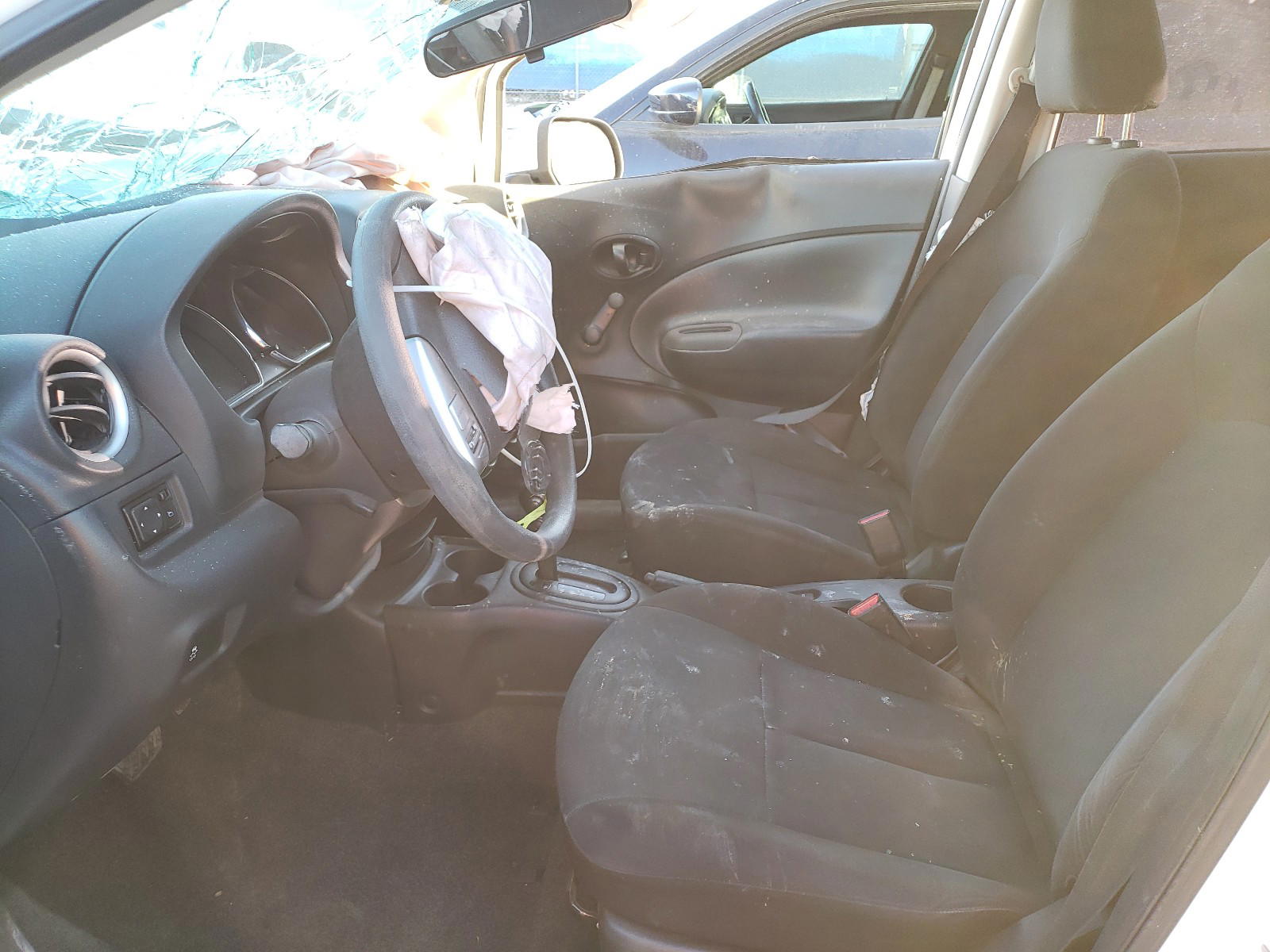 Photo 5 from auction – 2014 NISSAN VERSA NOTE with VIN 3N1CE2CP1EL429826