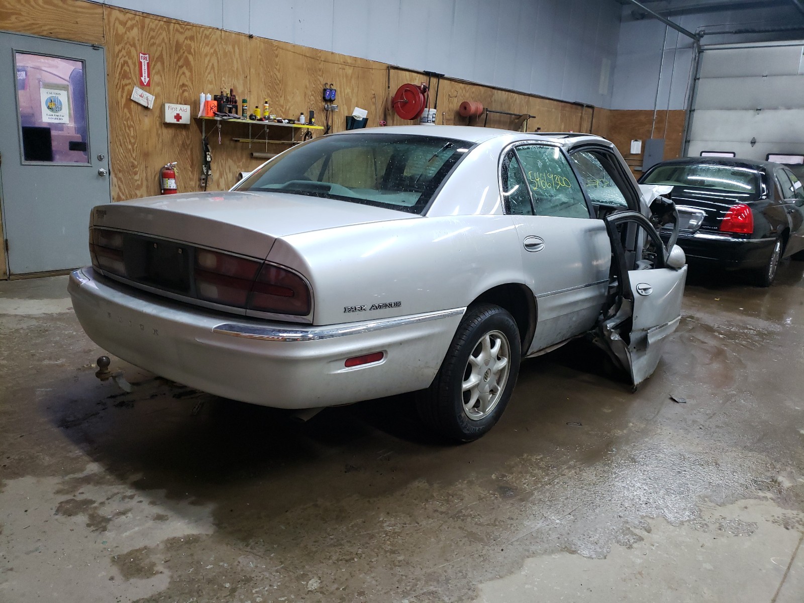 Photo 4 from auction – 2000 BUICK PARK AVENU with VIN 1G4CW54K6Y4290541