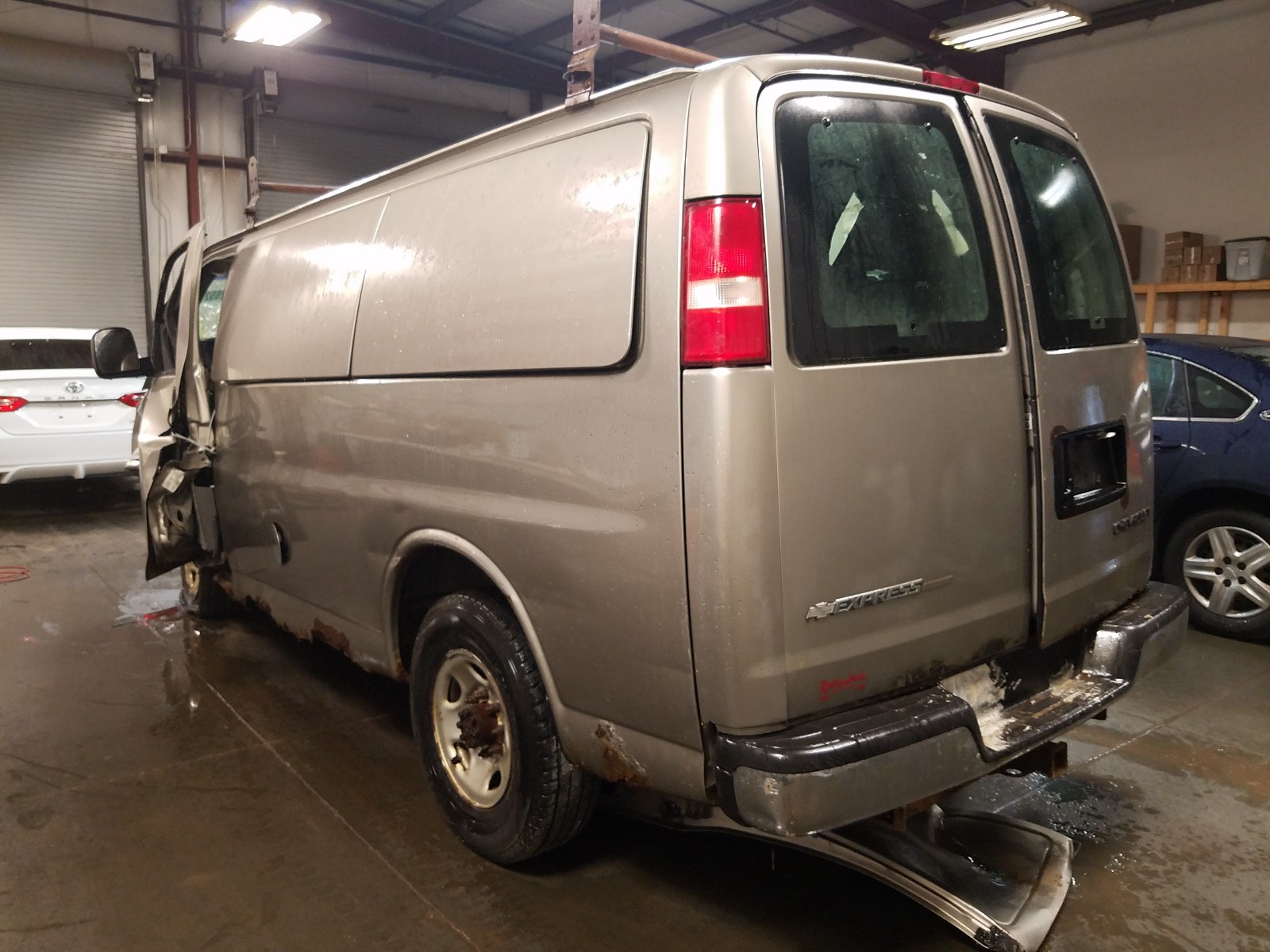 Photo 3 from auction – 2003 CHEVROLET EXPRESS G3 with VIN 1GCHG35UX31196054