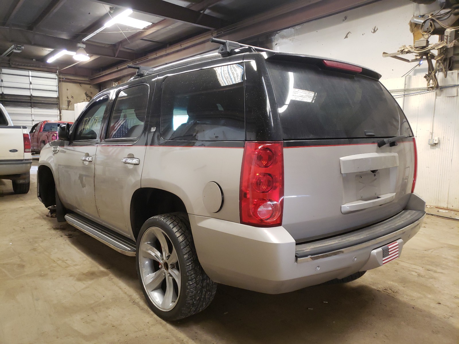 Photo 3 from auction – 2007 GMC YUKON with VIN 1GKFK13097R206045