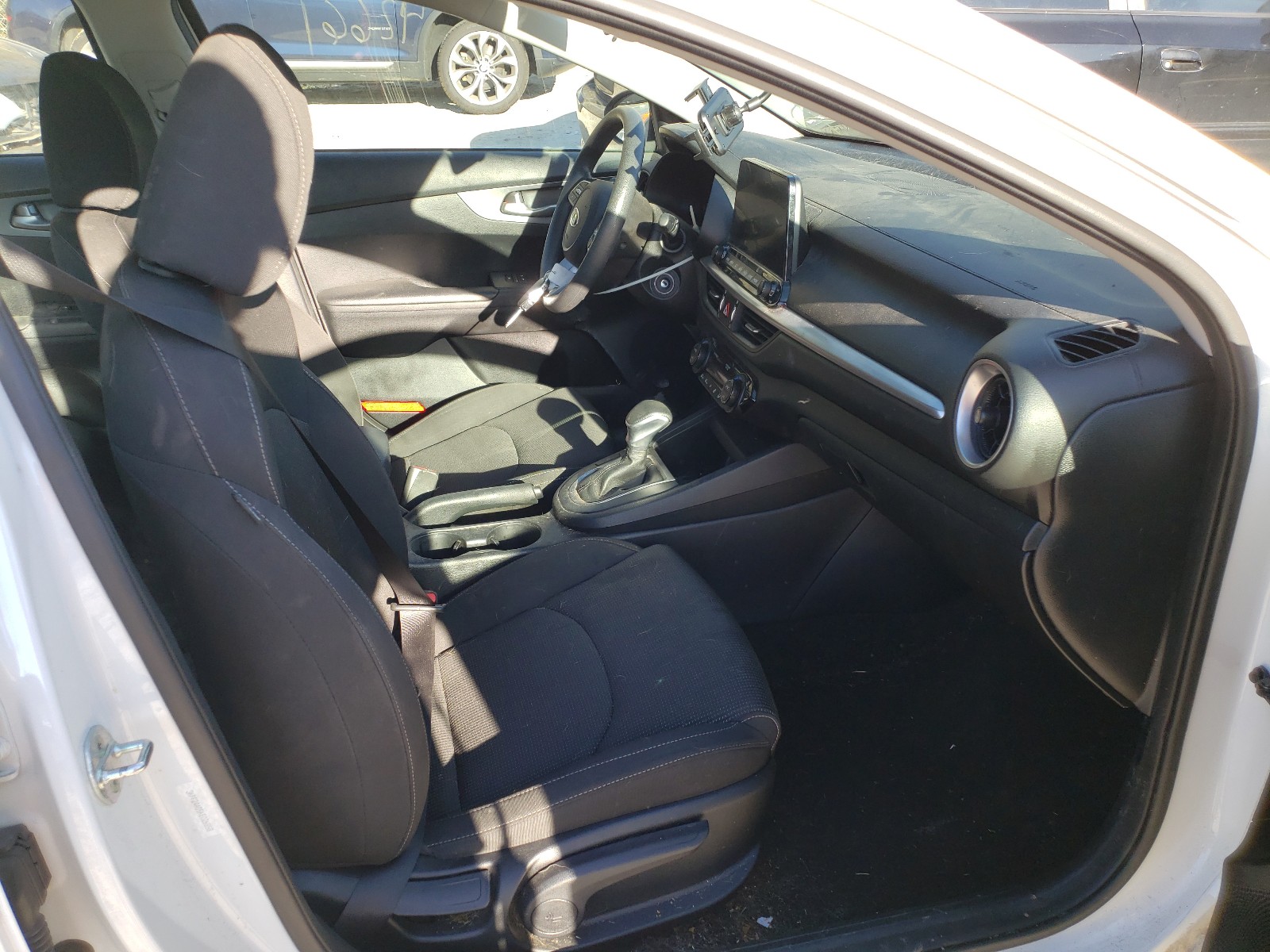 Photo 5 from auction – 2019 KIA FORTE FE with VIN 3KPF24AD5KE026858