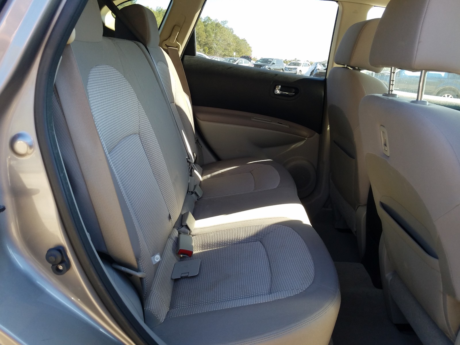 Photo 16 from auction – 2011 NISSAN ROGUE S with VIN JN8AS5MT6BW150666