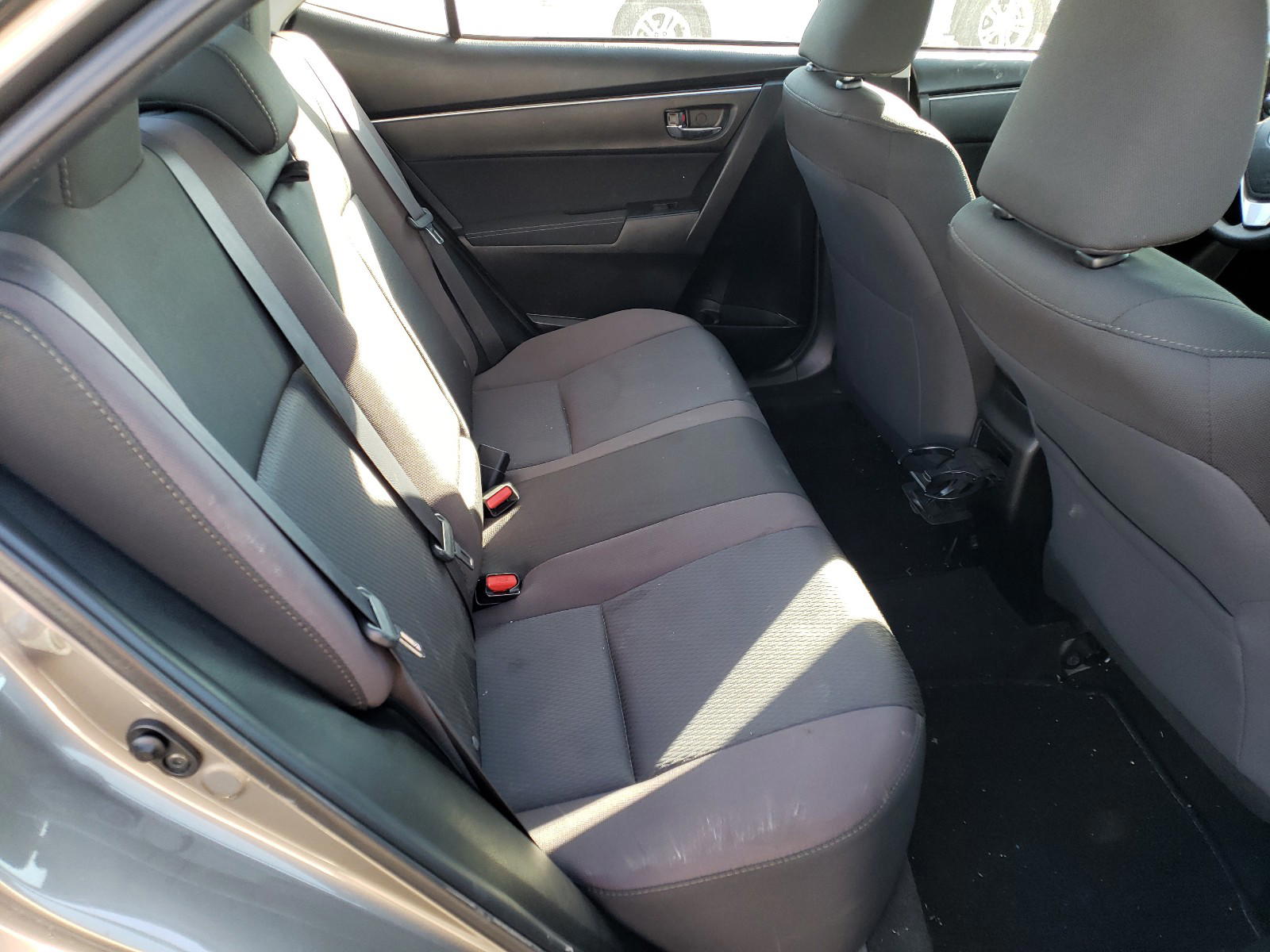 Photo 6 from auction – 2017 TOYOTA COROLLA L with VIN 5YFBURHE4HP714734