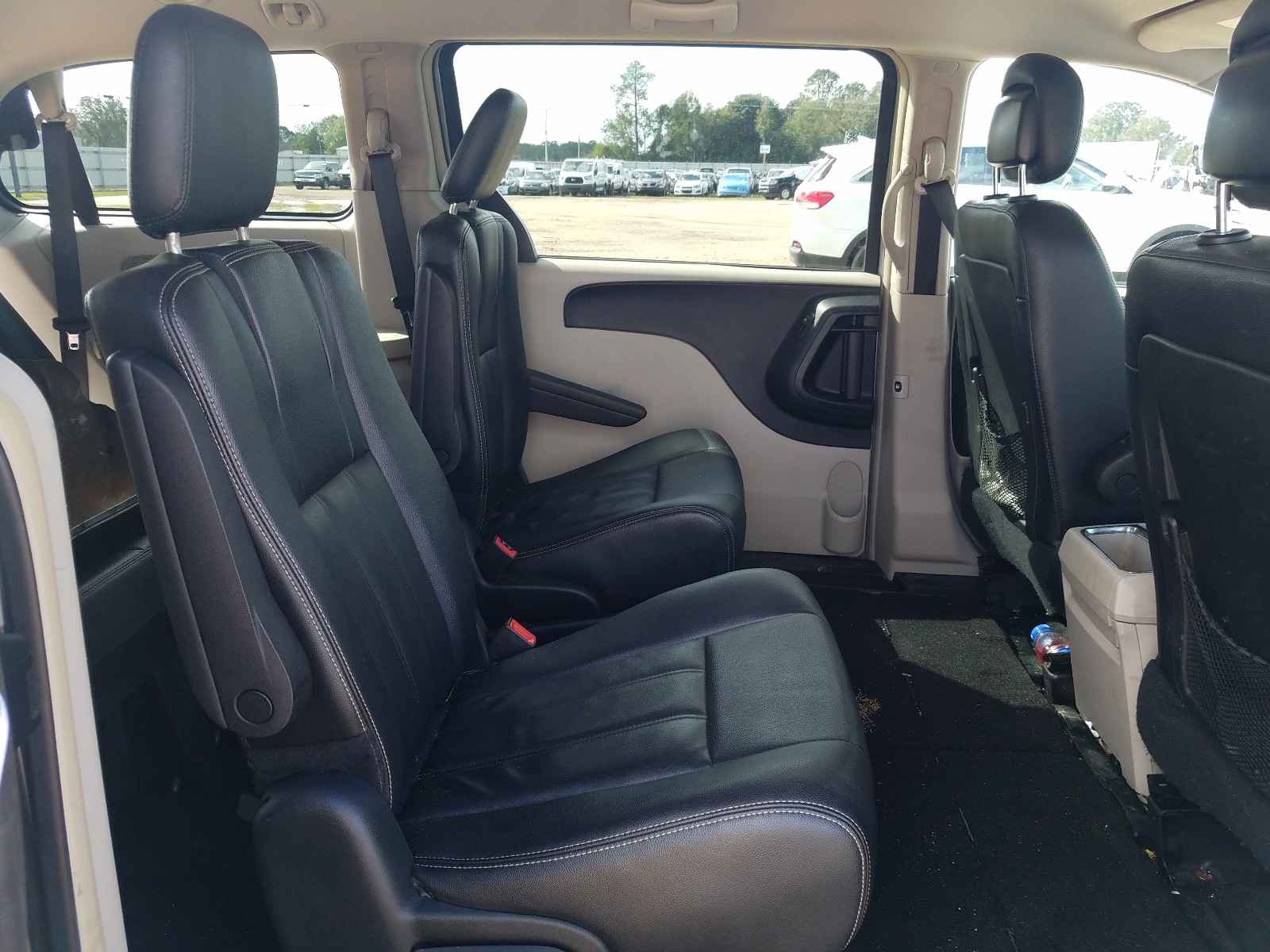 Photo 6 from auction – 2016 CHRYSLER TOWN & COU with VIN 2C4RC1BG5GR288869