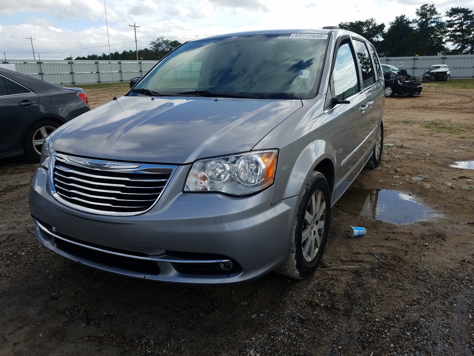 Photo 2 from auction – 2016 CHRYSLER TOWN & COU with VIN 2C4RC1BG5GR288869