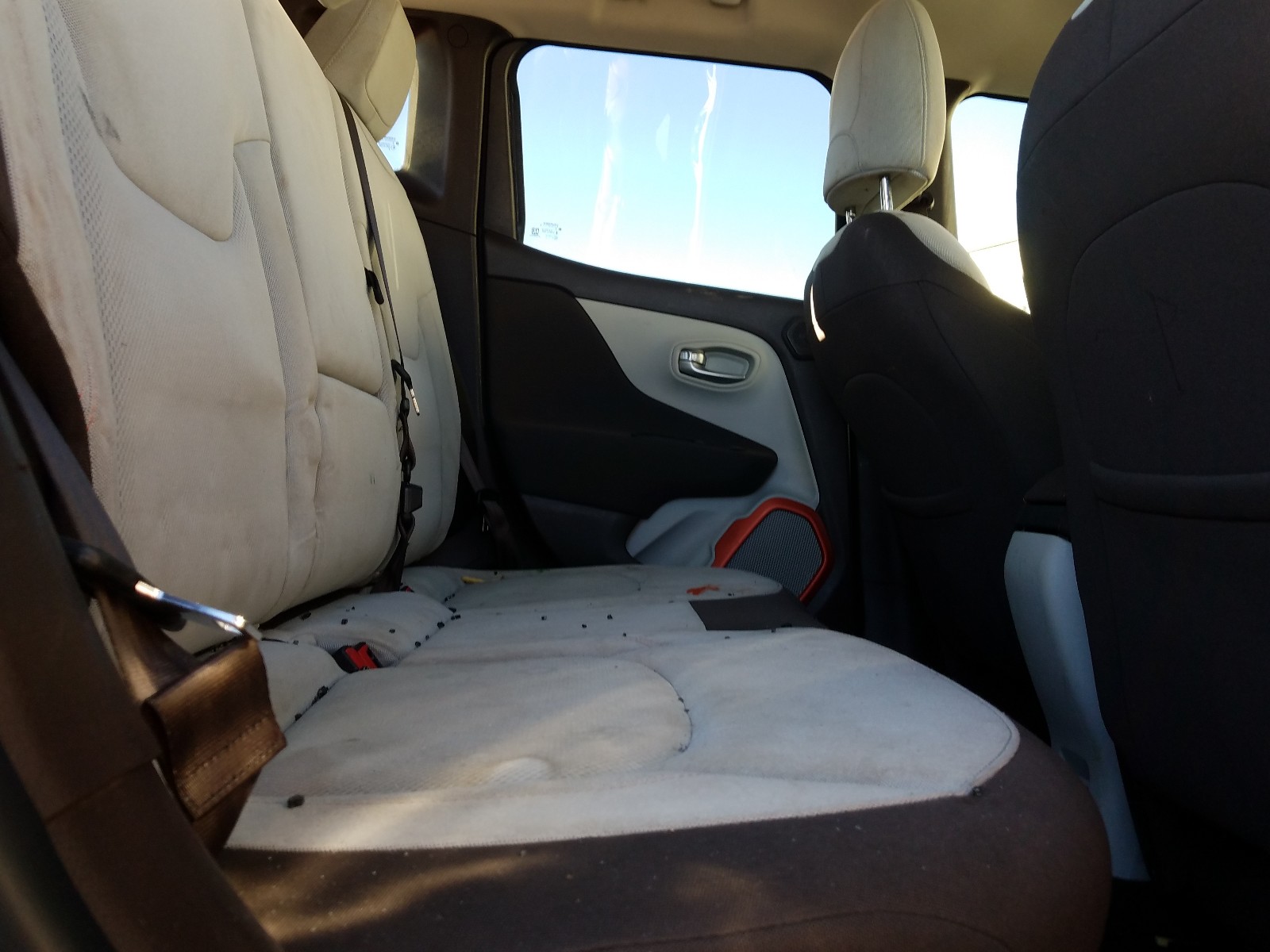 Photo 6 from auction – 2015 JEEP RENEGADE L with VIN ZACCJBBT0FPB67585
