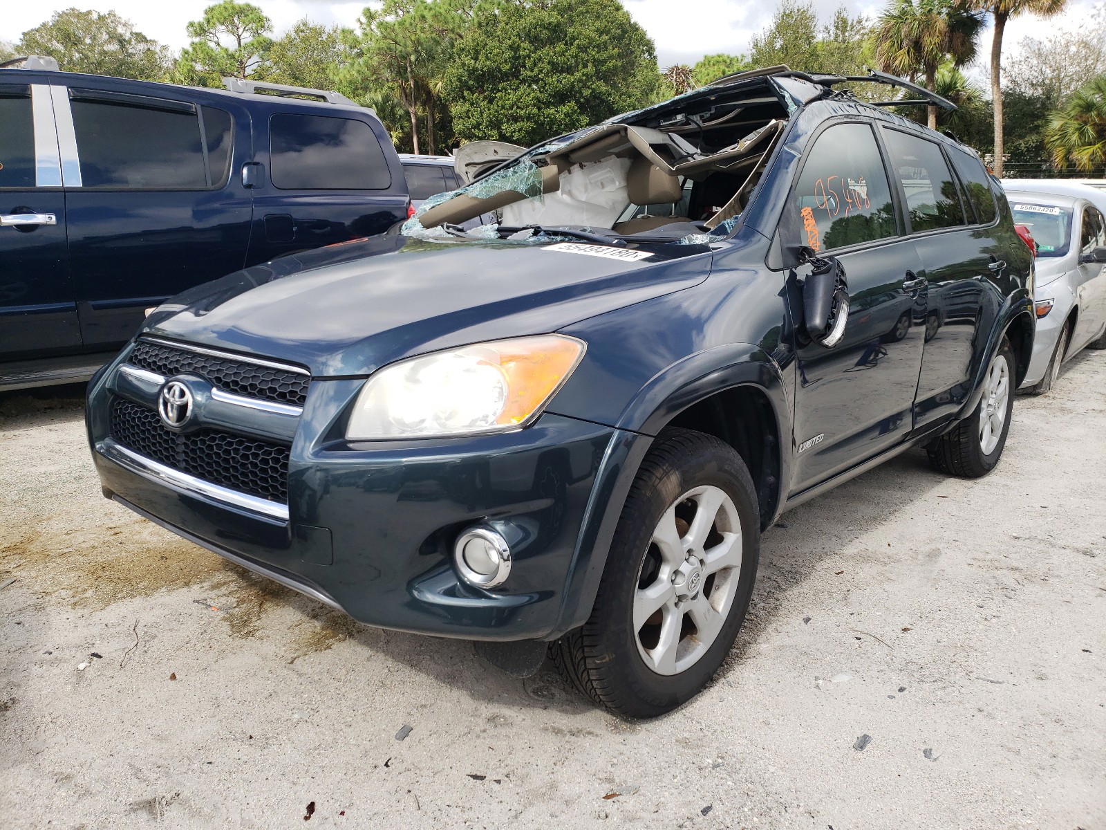 Photo 2 from auction – 2011 TOYOTA RAV4 LIMIT with VIN 2T3YF4DV7BW086324