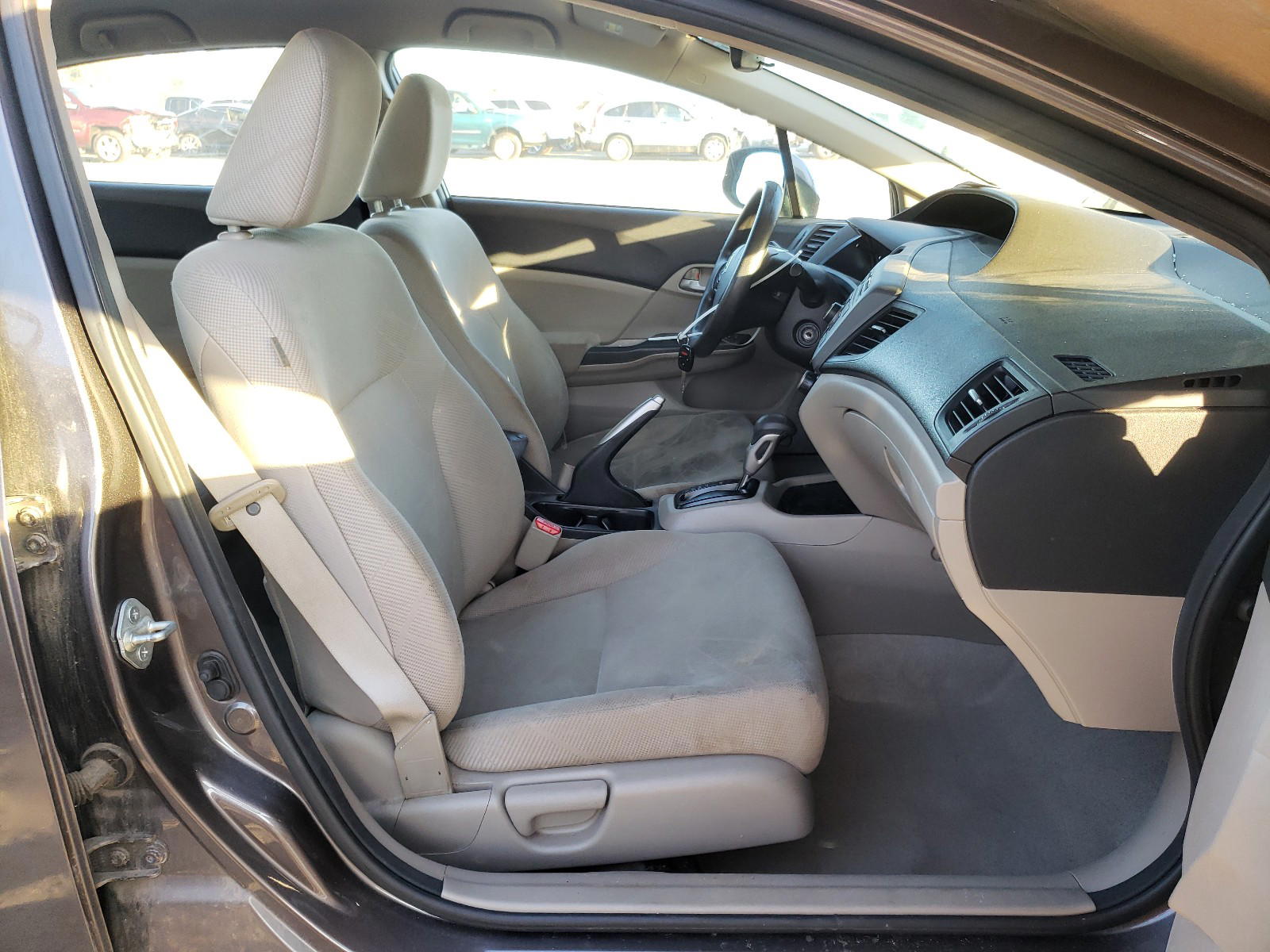Photo 5 from auction – 2012 HONDA CIVIC LX with VIN 19XFB2F56CE327565