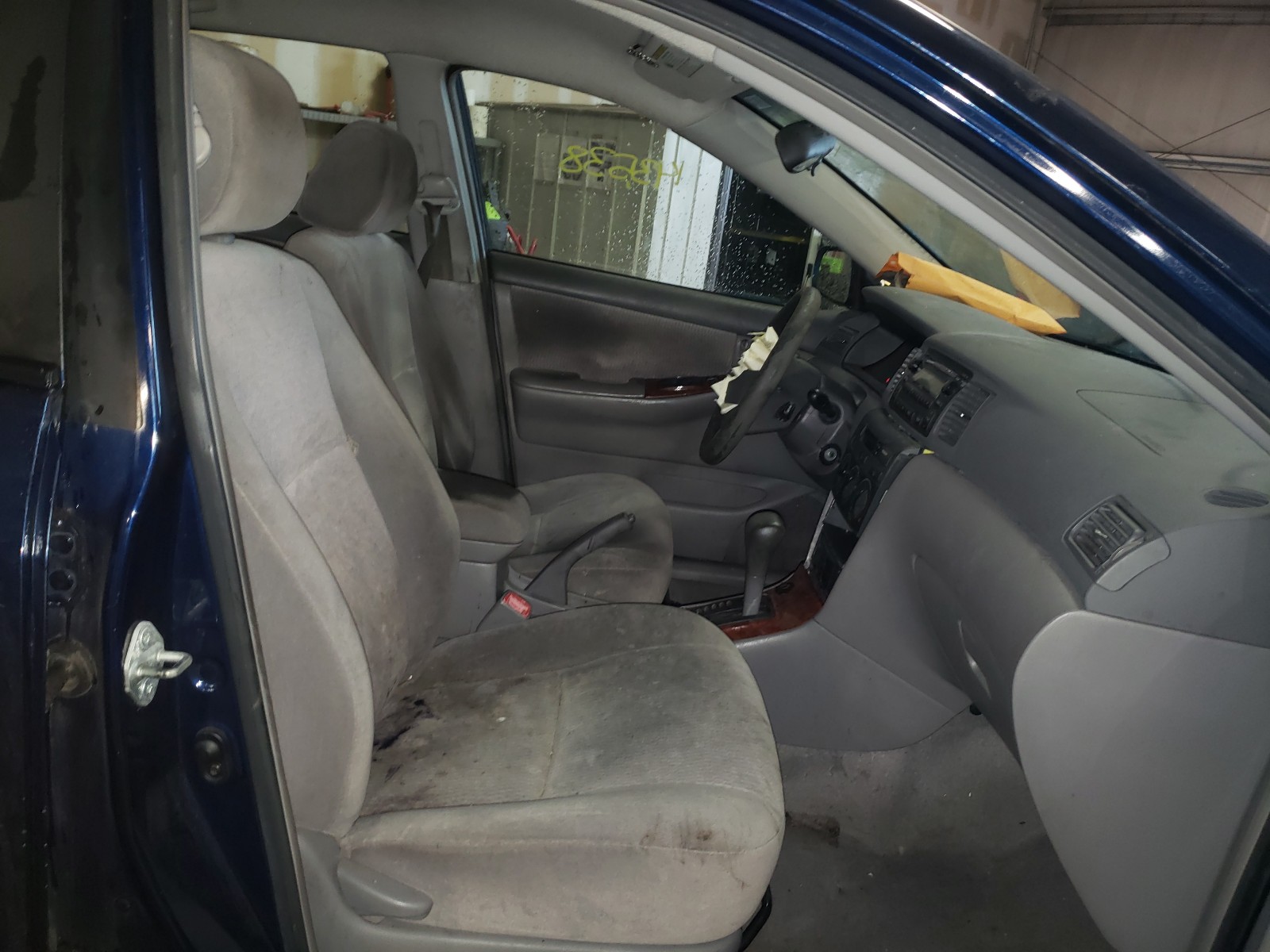 Photo 5 from auction – 2005 TOYOTA COROLLA CE with VIN 1NXBR32E75Z454962